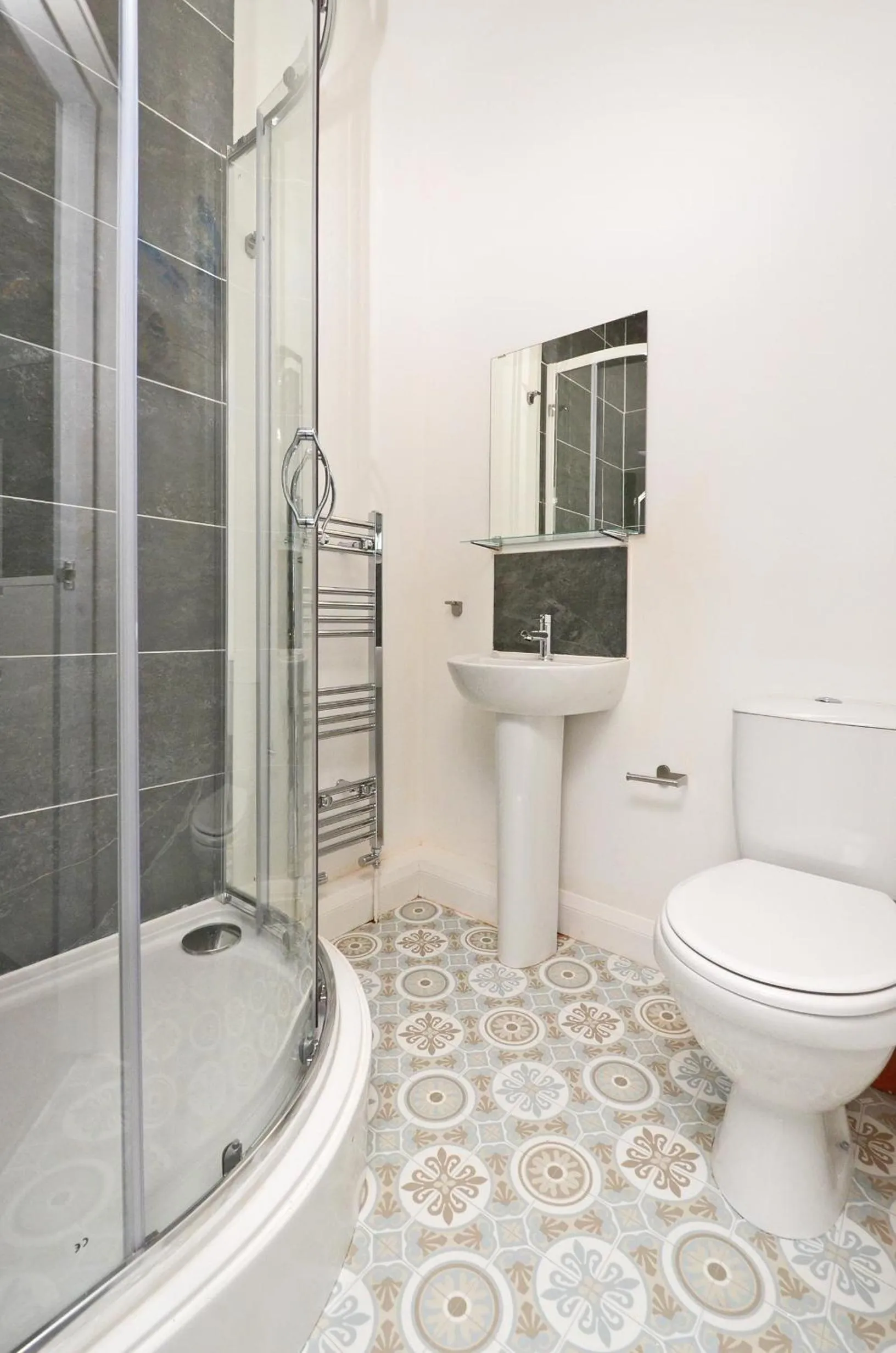 Bathroom in Townhouse PLUS @ 301 West Street Crewe