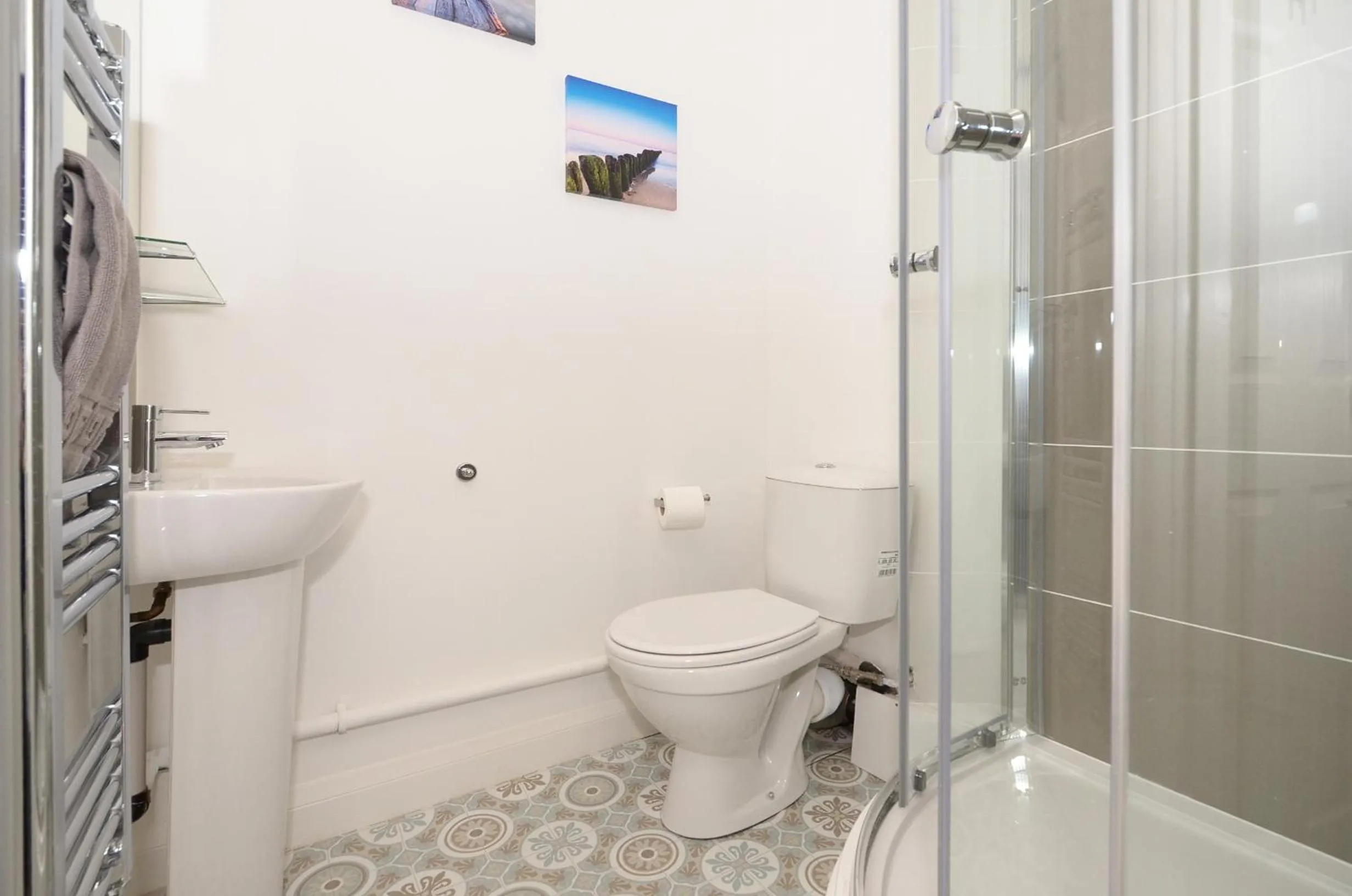 Bathroom in Townhouse PLUS @ 301 West Street Crewe