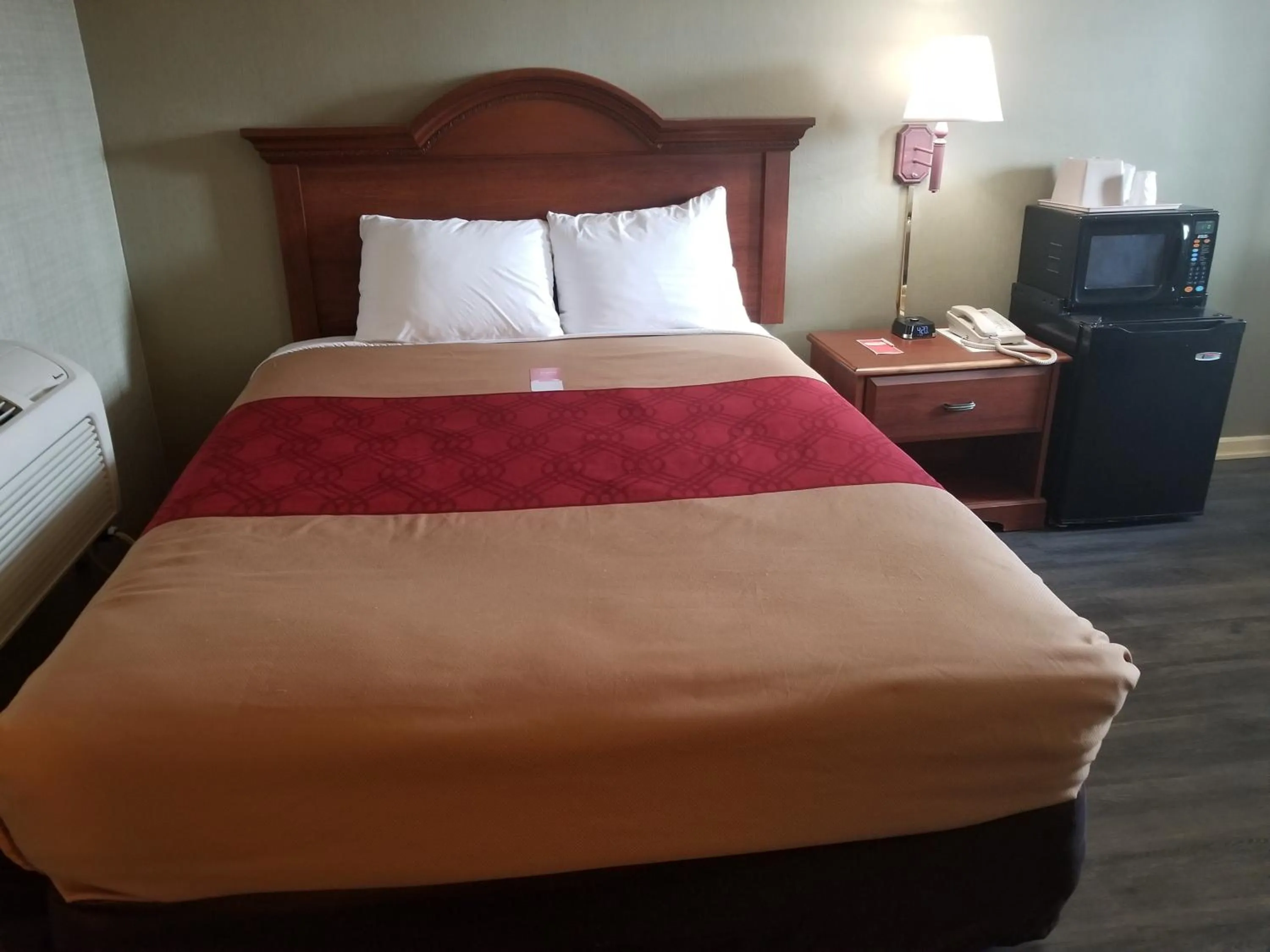 Bed in FALLS INN