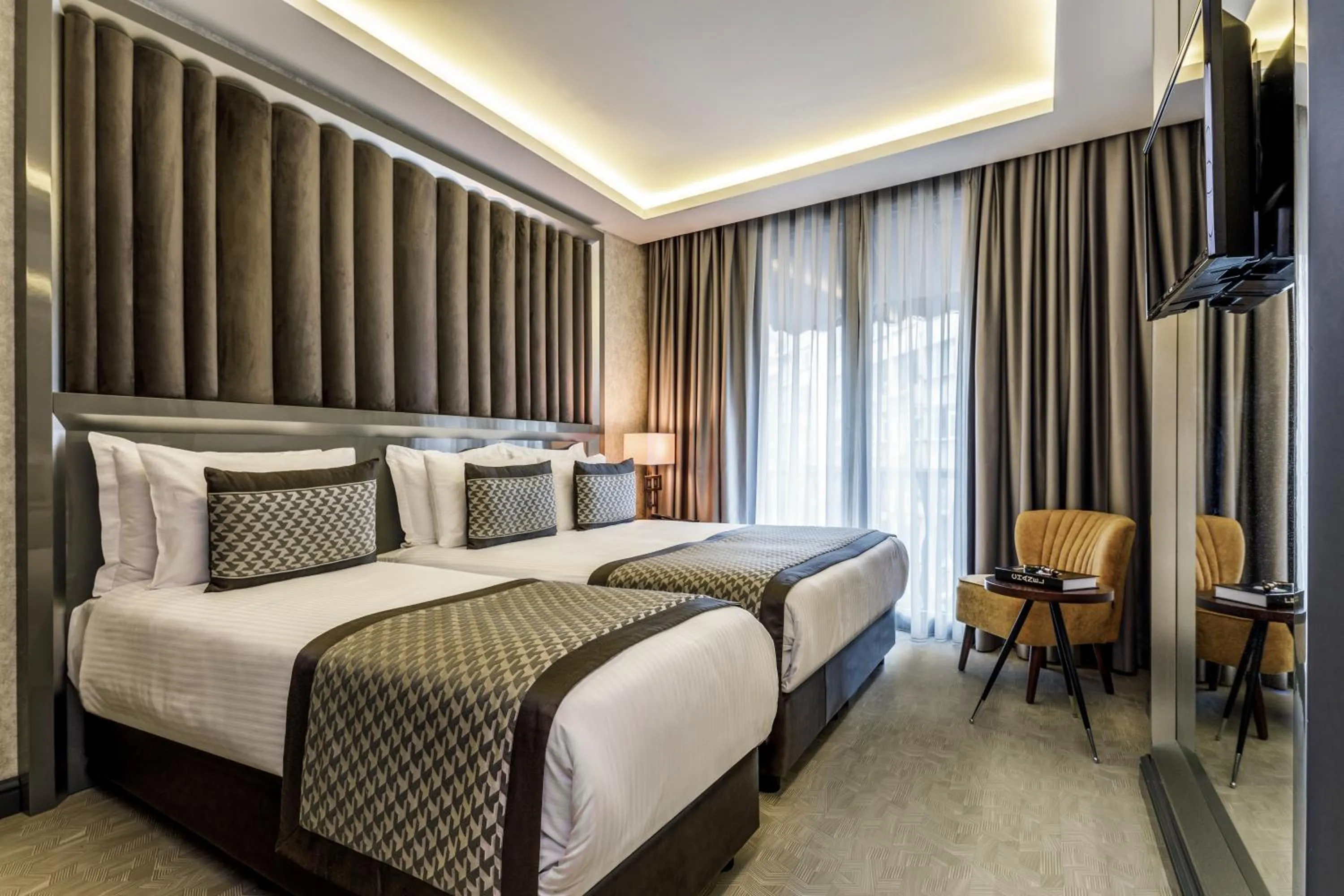 View (from property/room), Bed in Euro Design Hotel