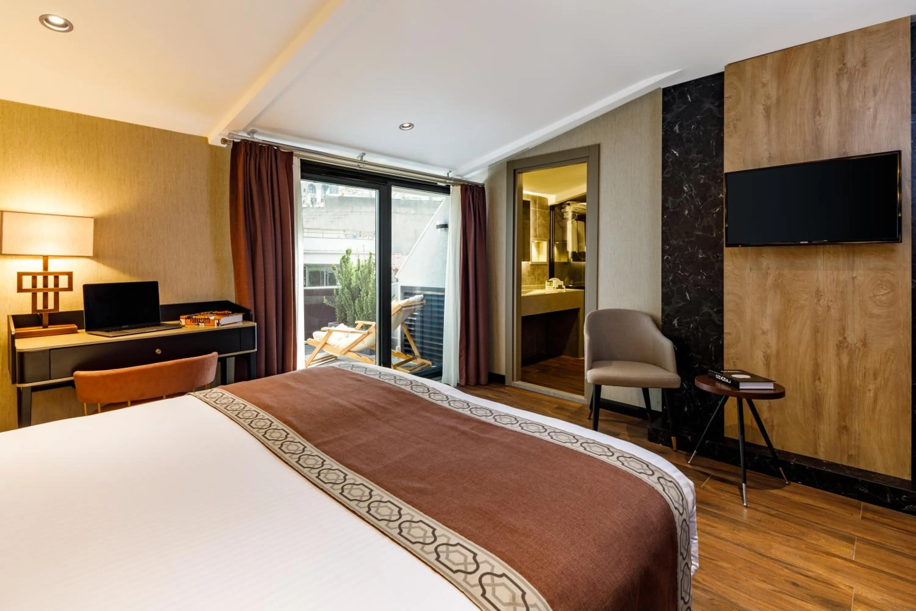 Photo of the whole room, Bed in Euro Design Hotel