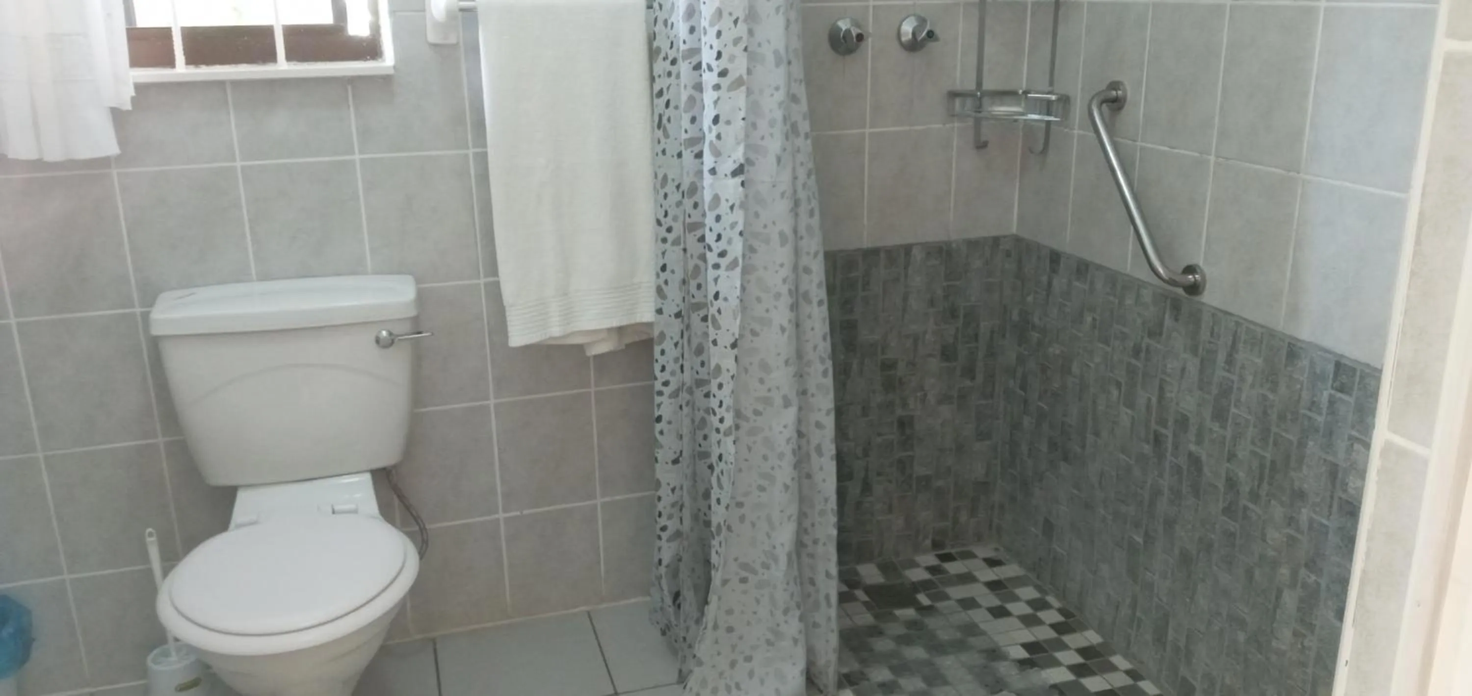 Bathroom in Rockview Guest House