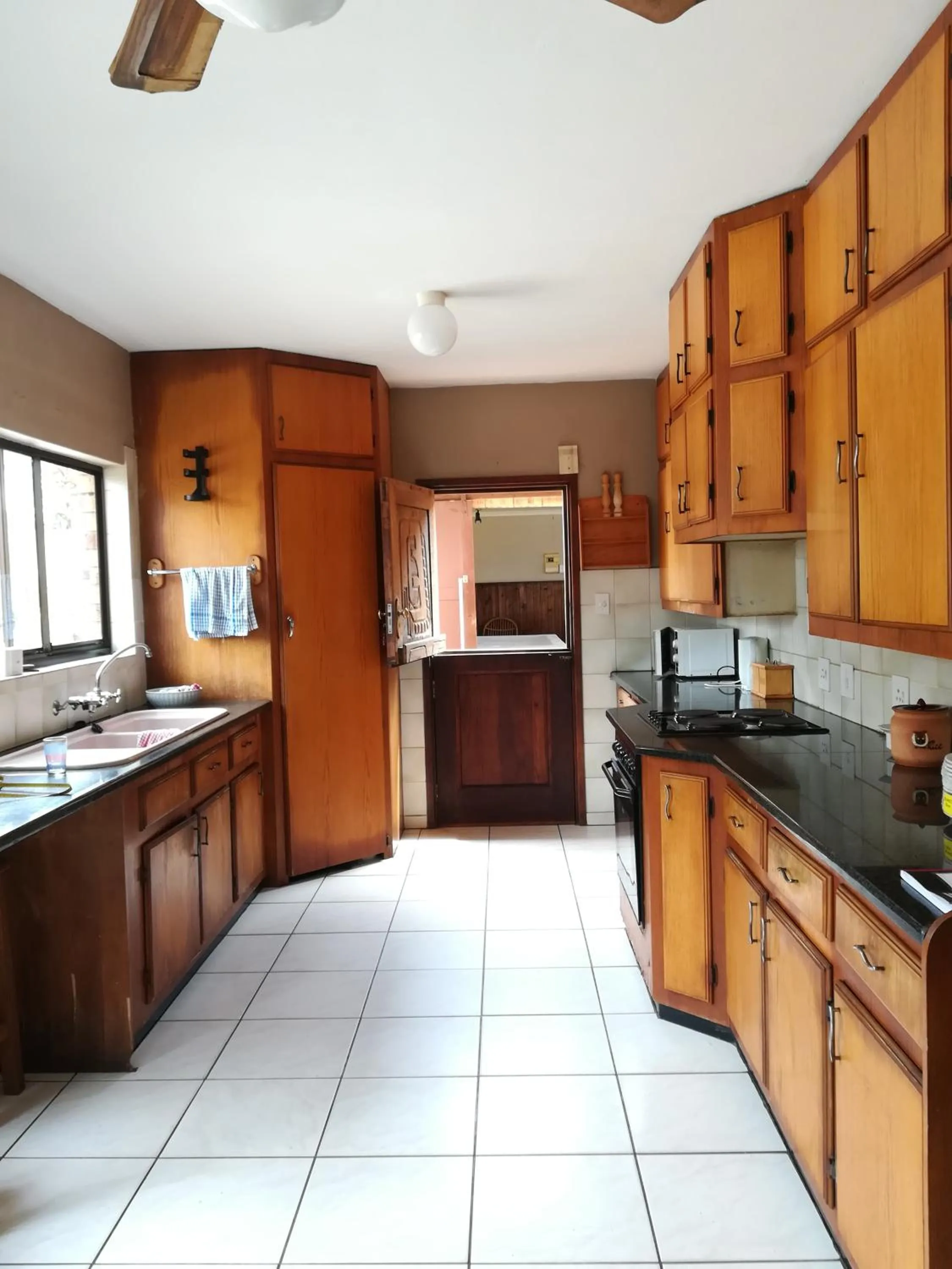 Kitchen or kitchenette in Rockview Guest House