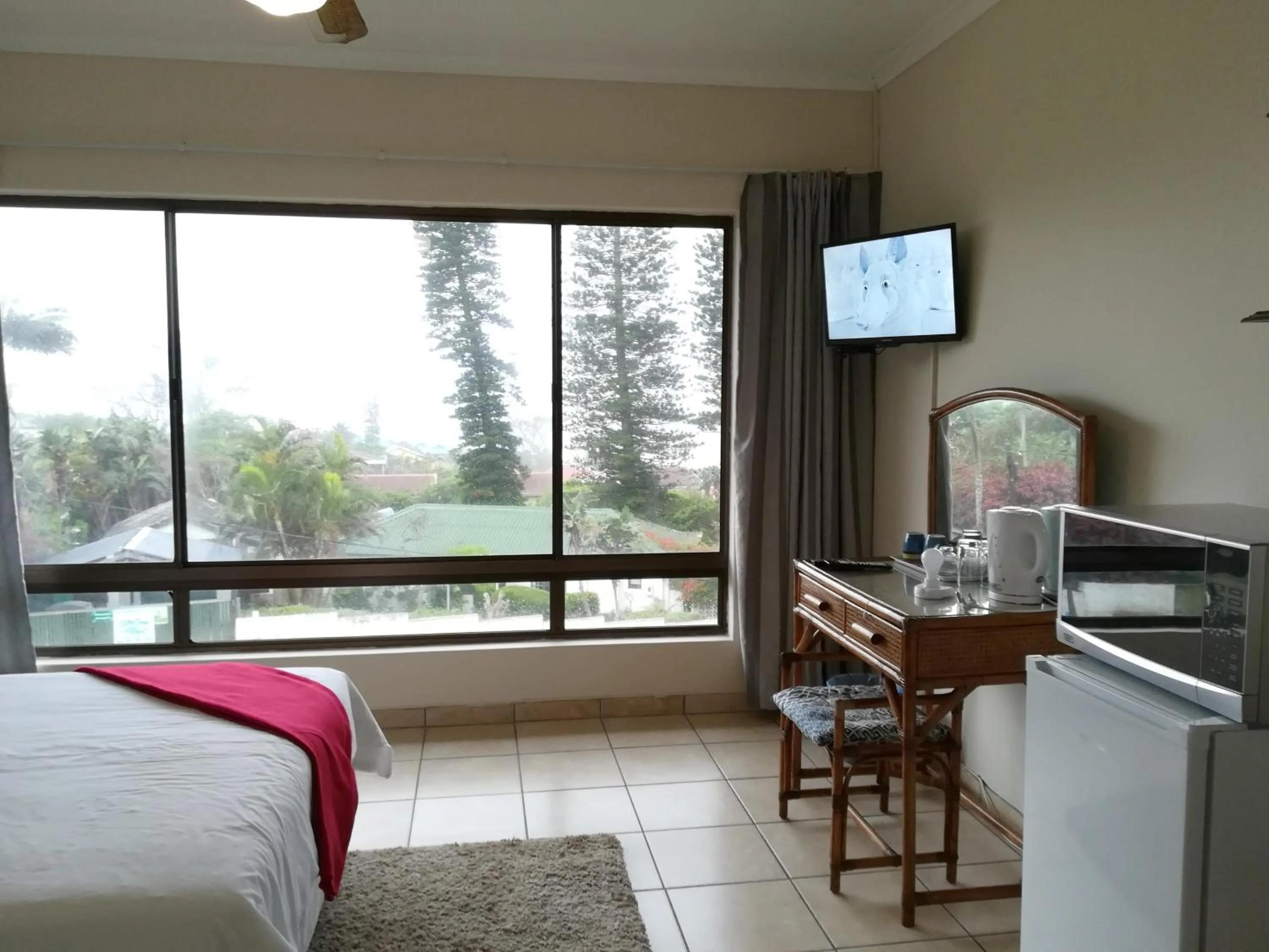 View (from property/room), Bed in Rockview Guest House