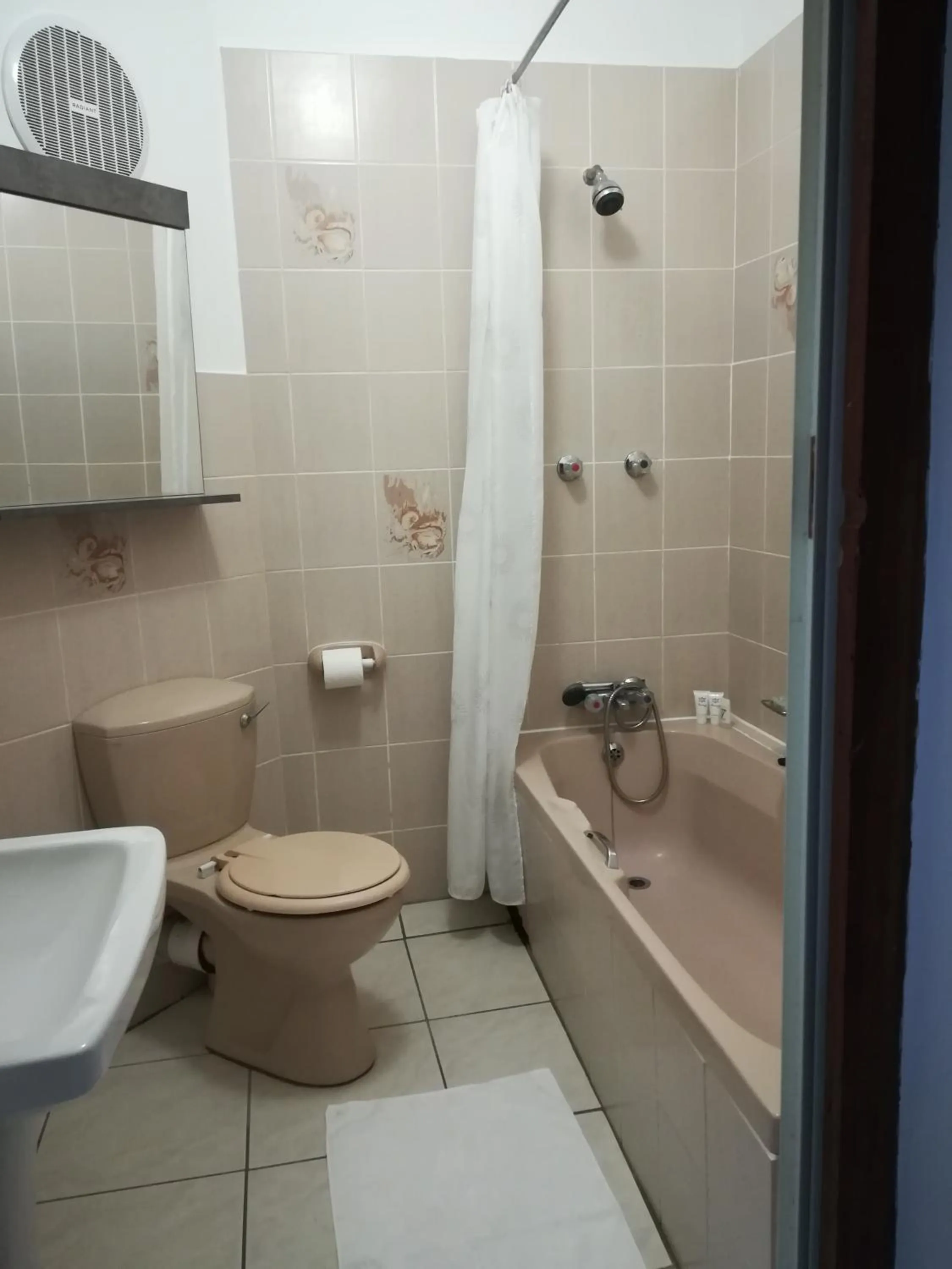 Bathroom in Rockview Guest House