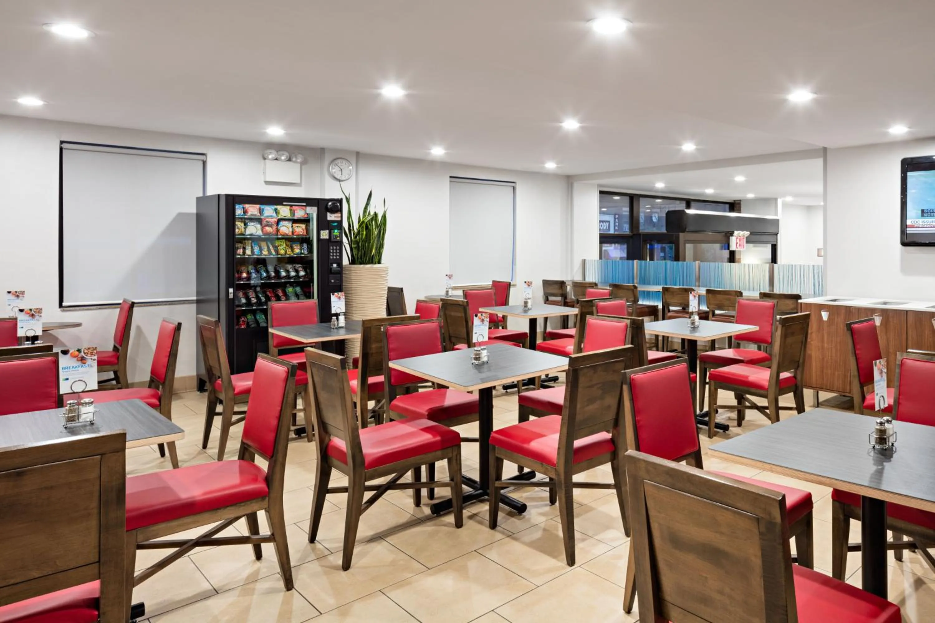 Breakfast, Restaurant/Places to Eat in Holiday Inn Express Brooklyn, an IHG Hotel