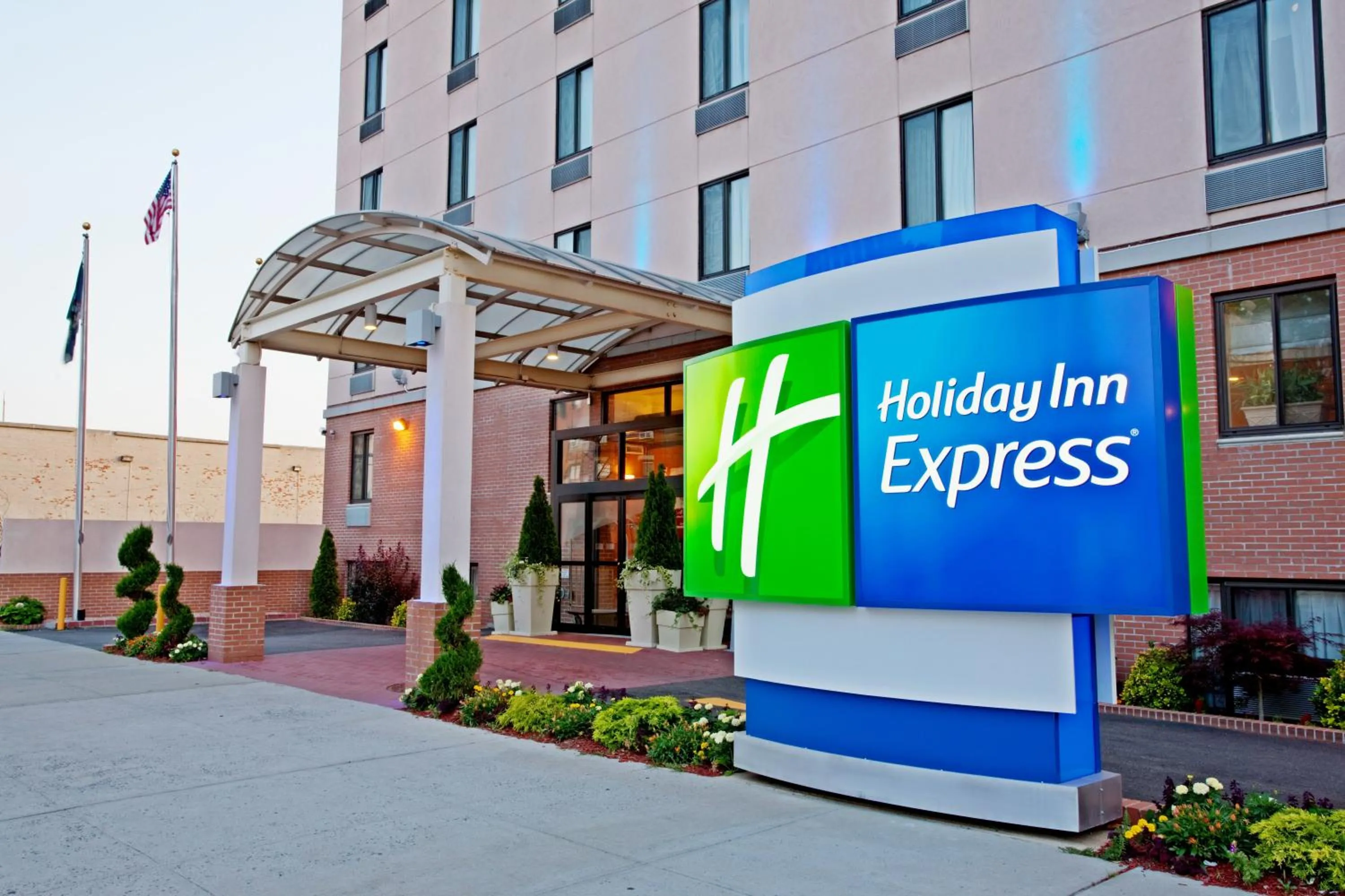 Property Building in Holiday Inn Express Brooklyn, an IHG Hotel