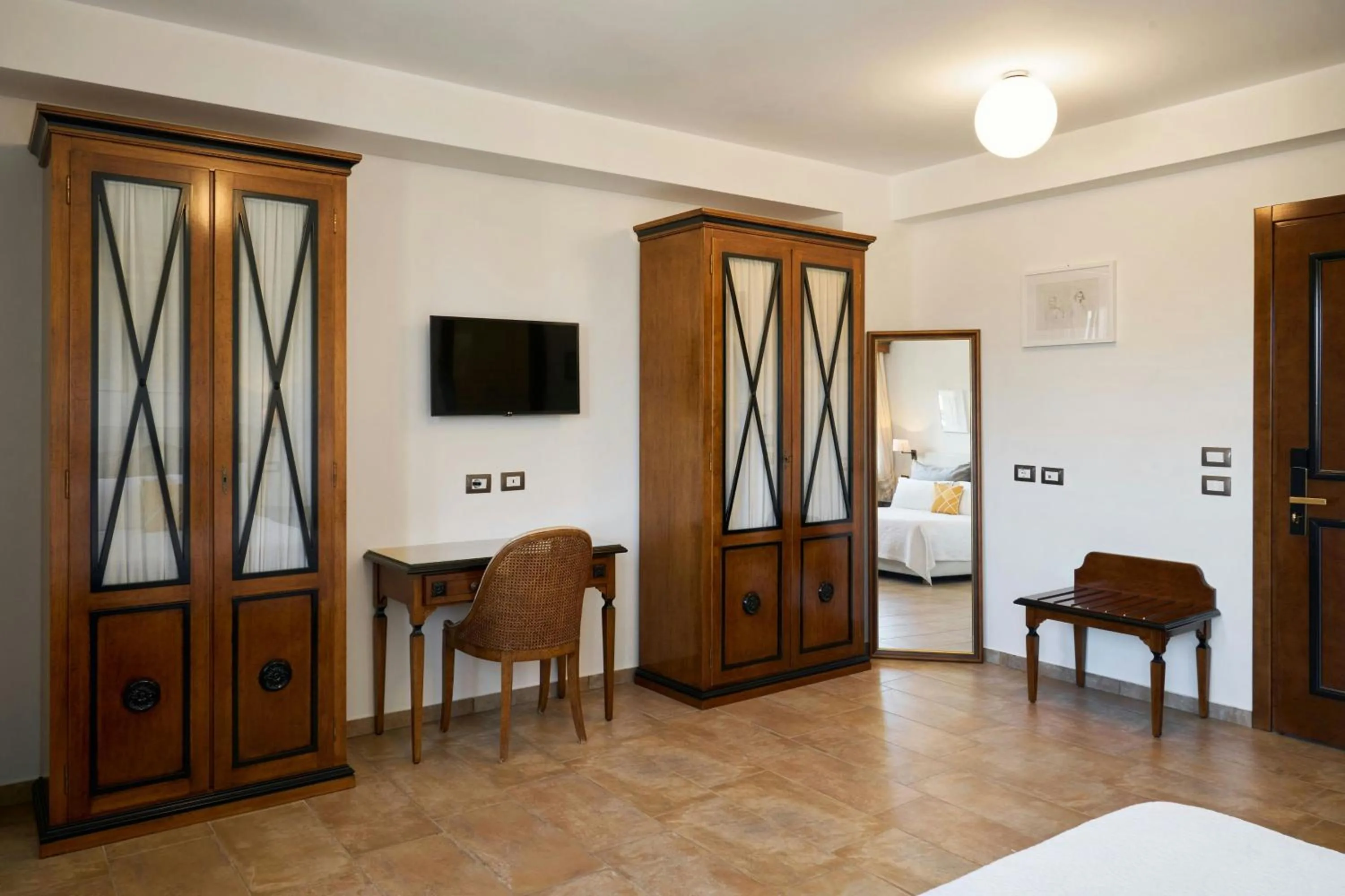 Photo of the whole room, Bed in Four Points Flex by Sheraton Naples Marigliano