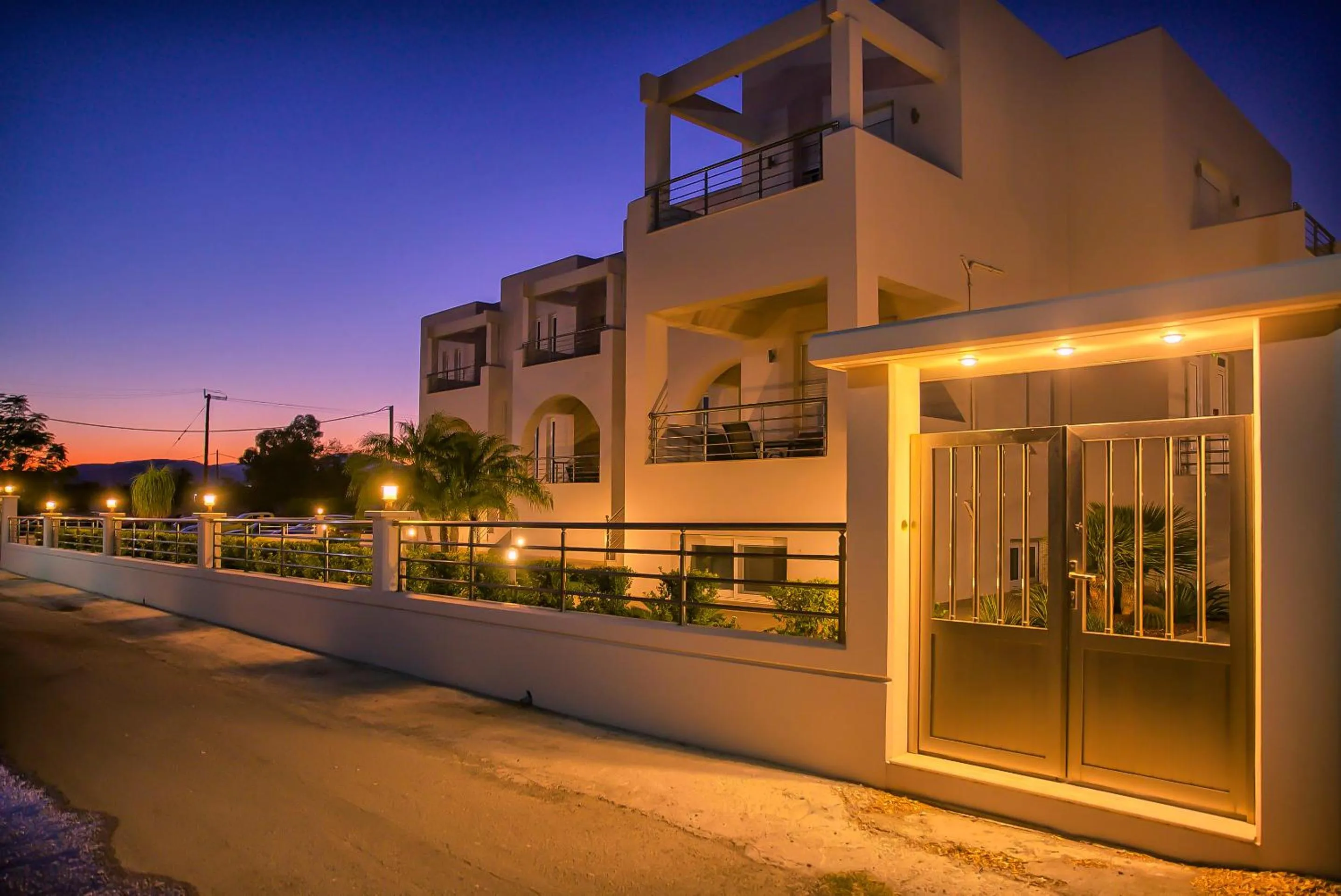 Haraki Bay Hotel and Luxury Apartments