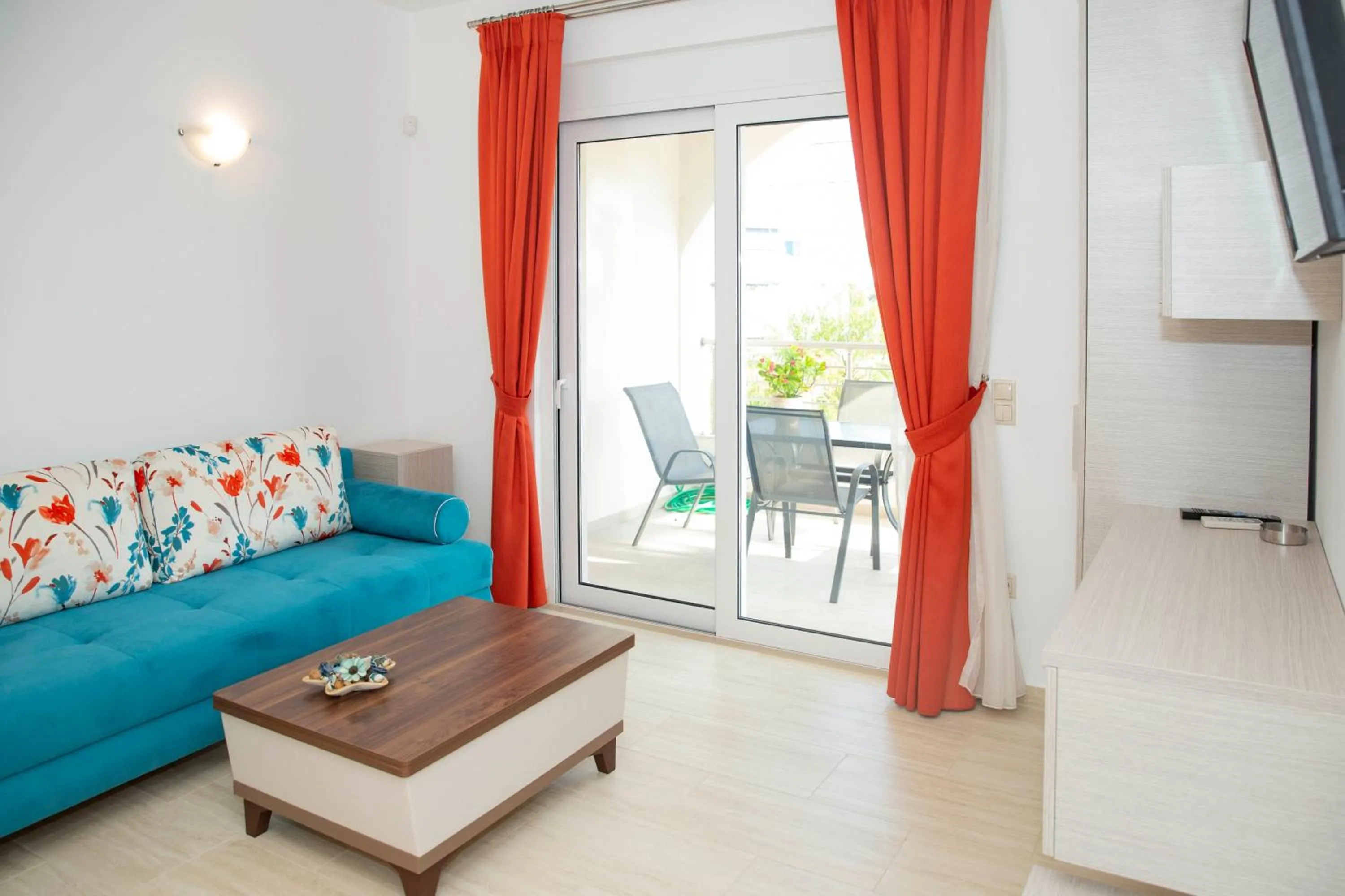 Haraki Bay Hotel and Luxury Apartments