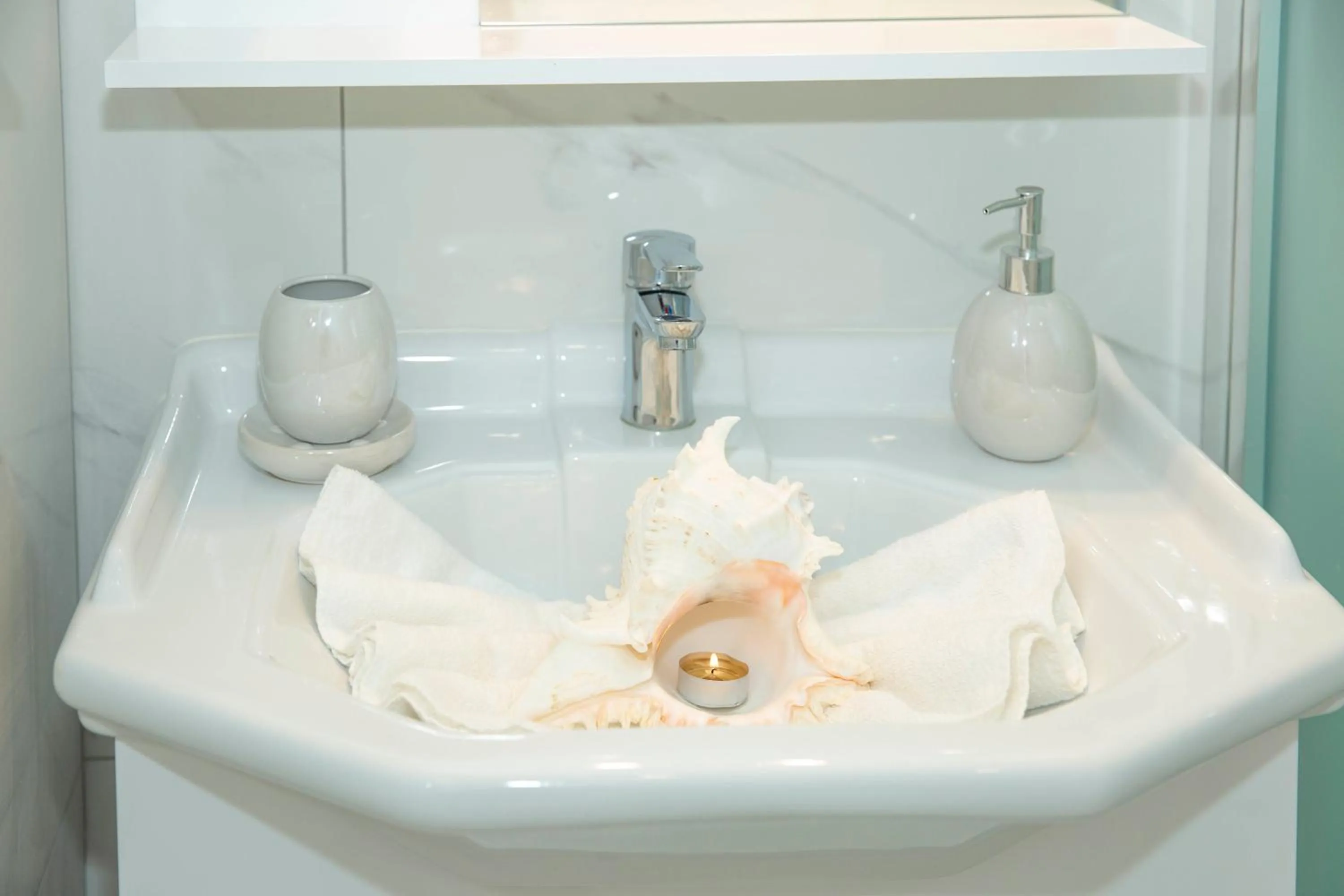 Haraki Bay Hotel and Luxury Apartments