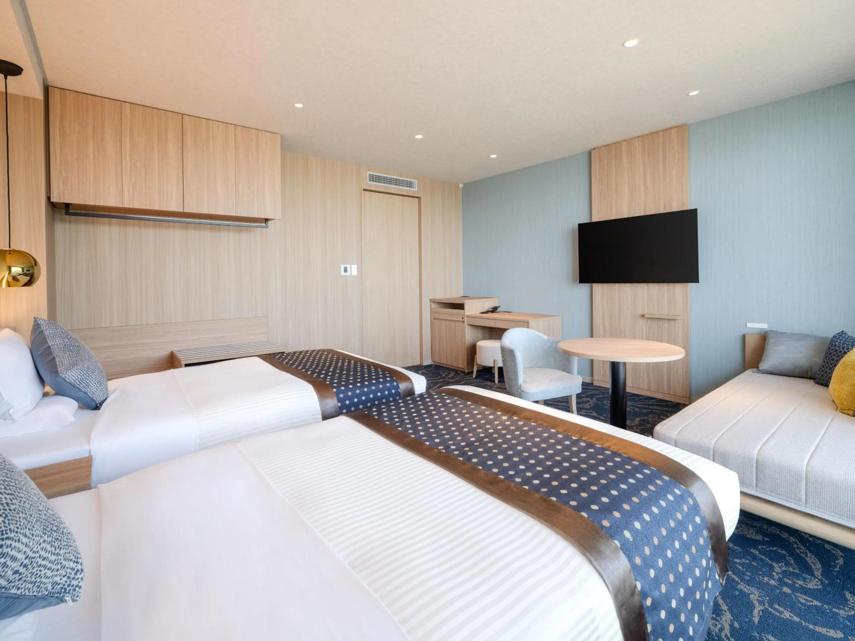 Photo of the whole room, Bed in KAMENOI HOTEL Awajishima