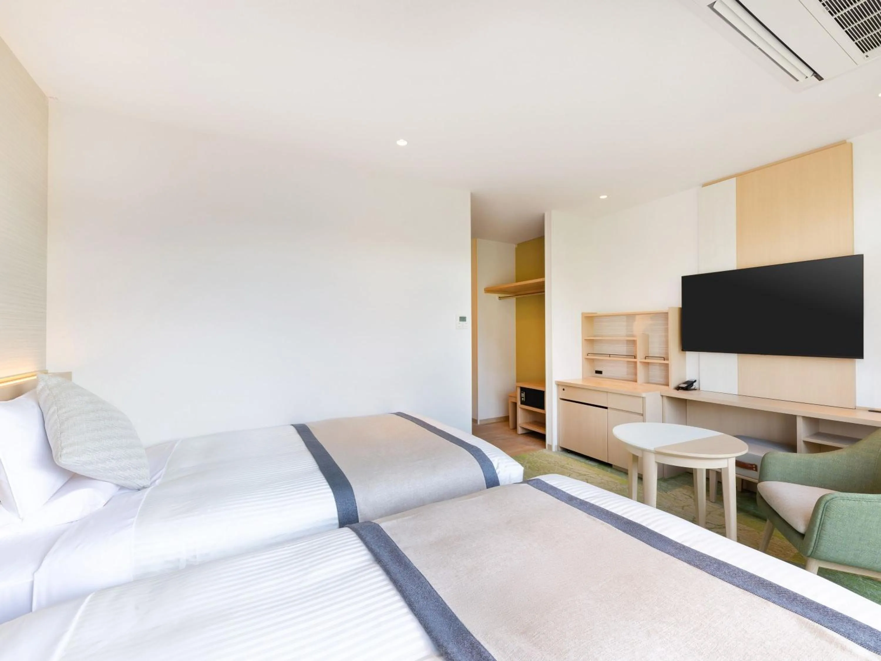 Photo of the whole room, Bed in KAMENOI HOTEL Yaizu