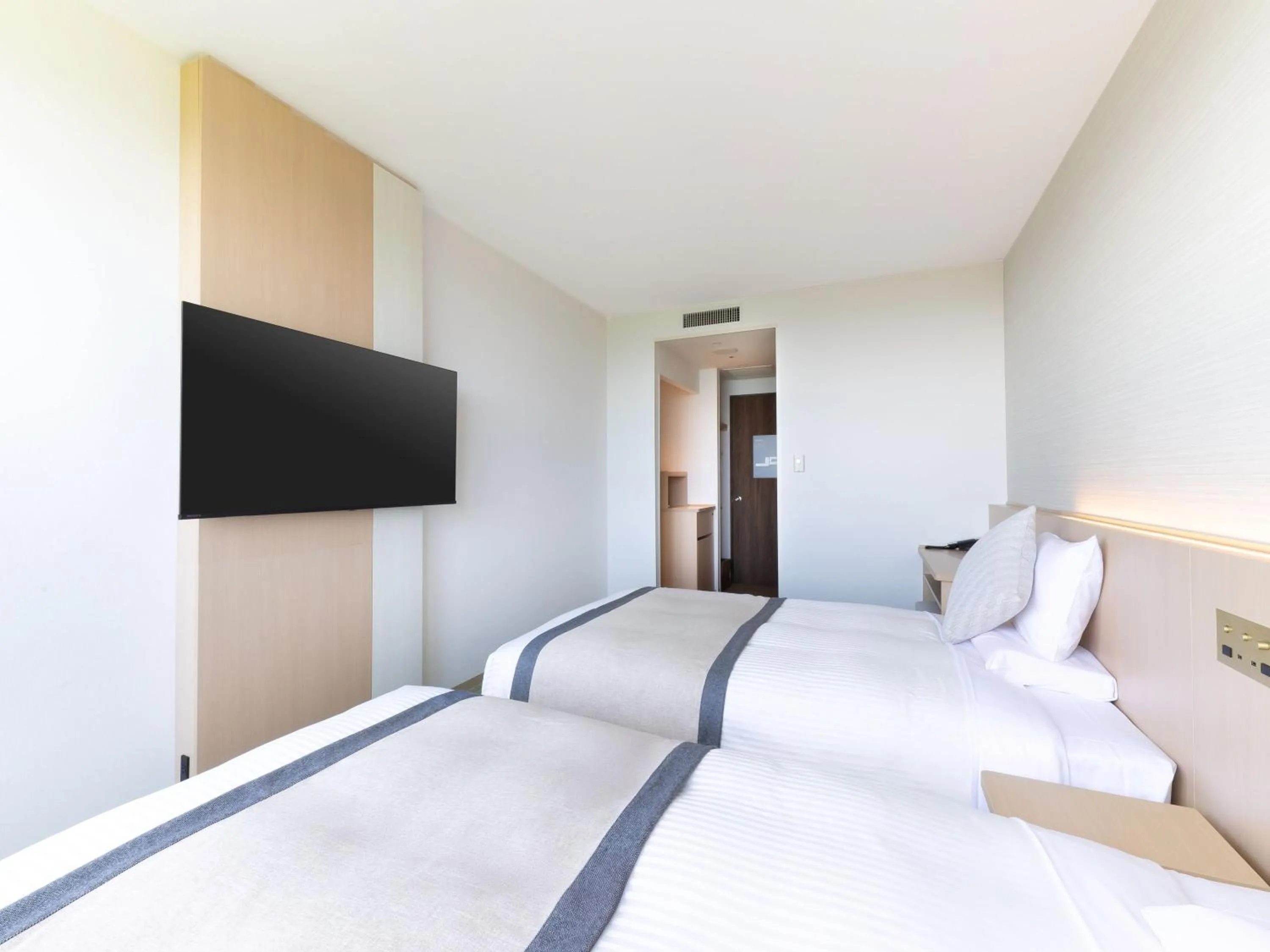 Photo of the whole room, Bed in KAMENOI HOTEL Yaizu