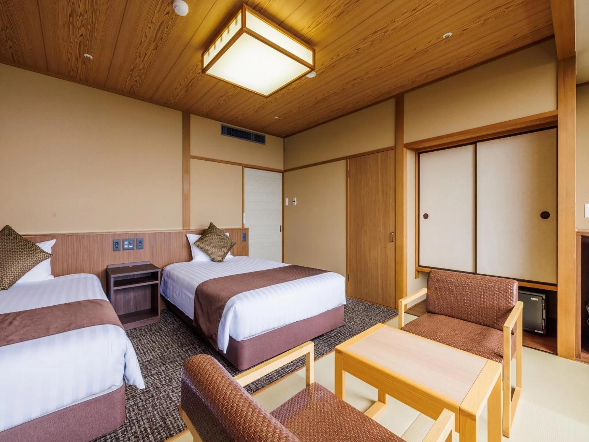 Photo of the whole room, Bed in KAMENOI HOTEL Yaizu