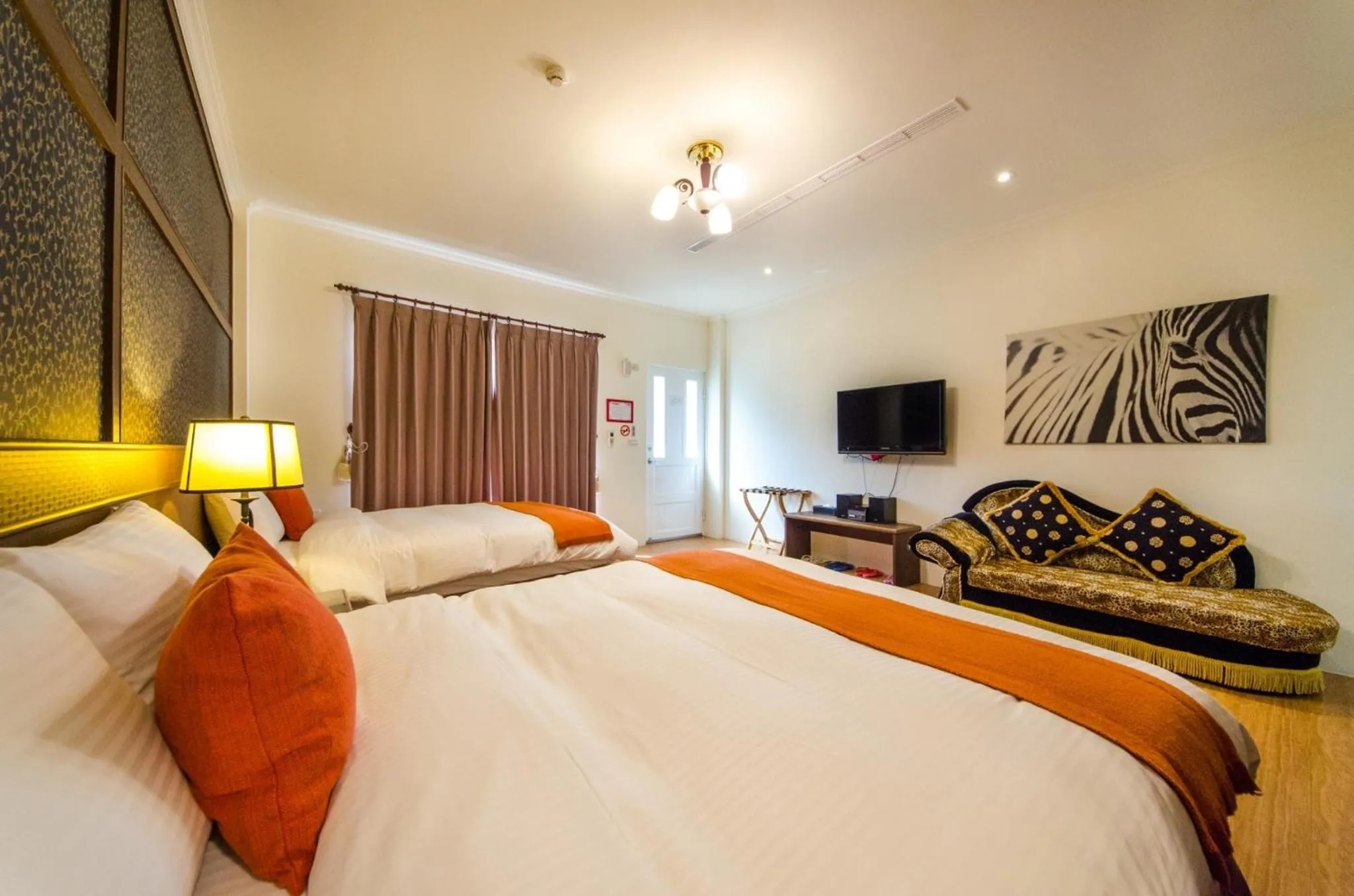 Bed in Butchard Villas