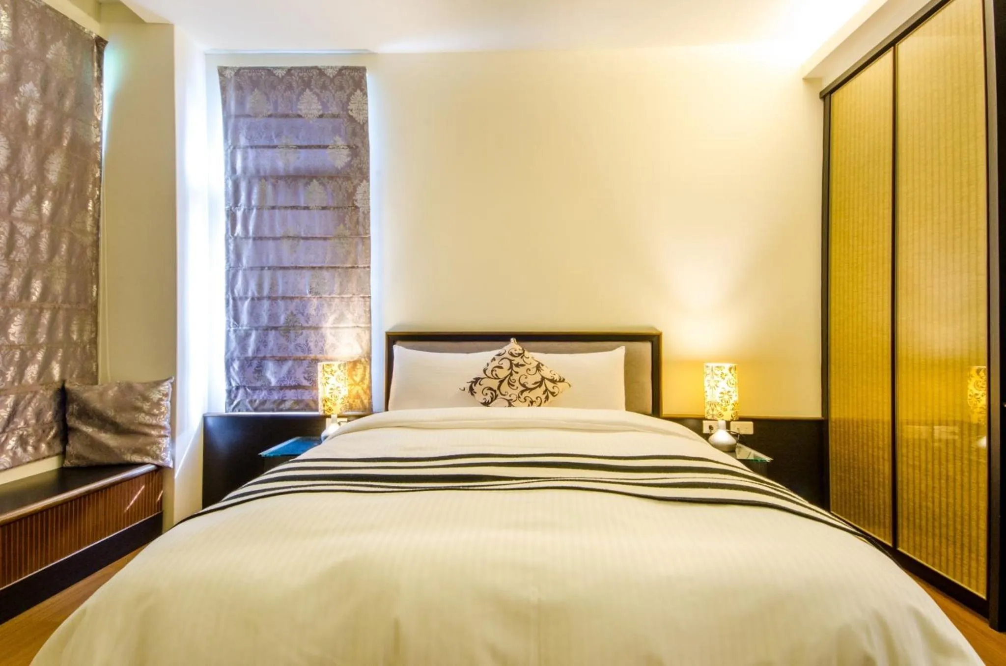 Bed in Butchard Villas