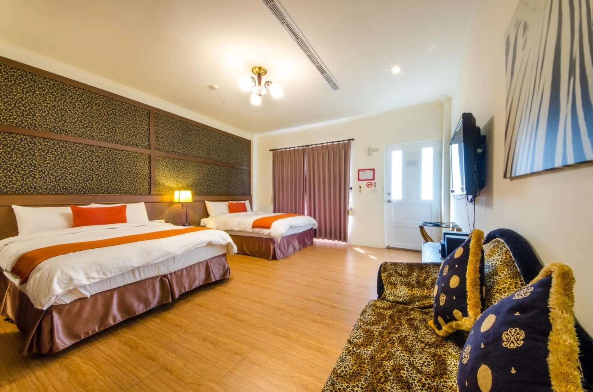 Bed in Butchard Villas