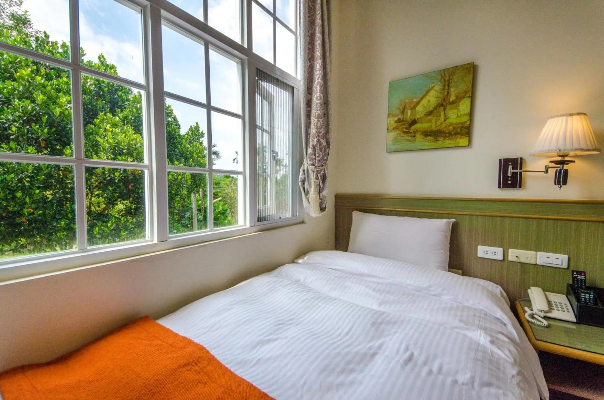 Bed in Butchard Villas