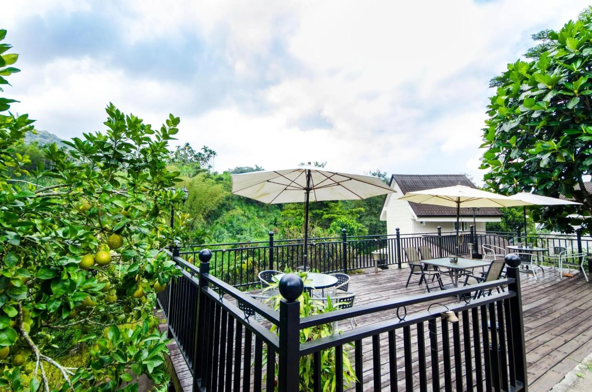 Property building in Butchard Villas