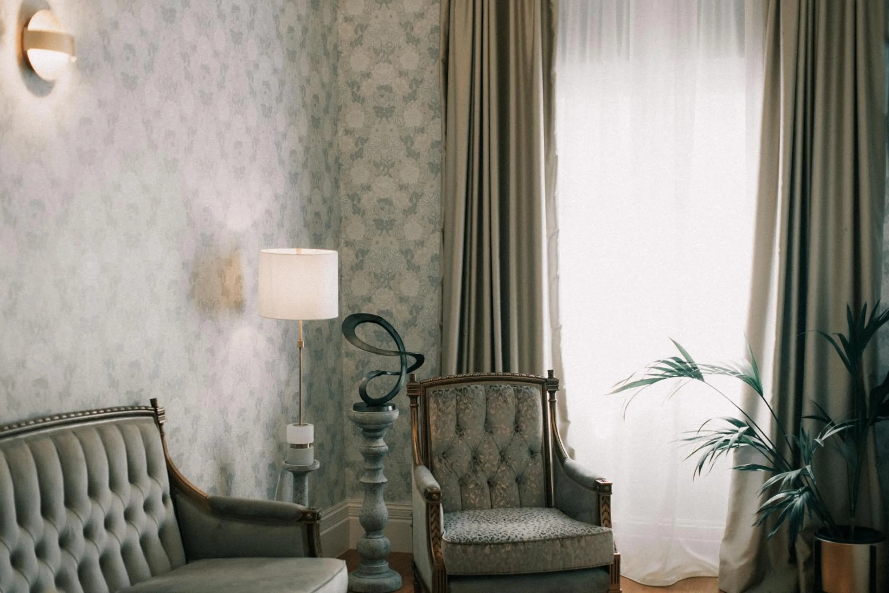 Seating area in Castellano Hotel & Suites