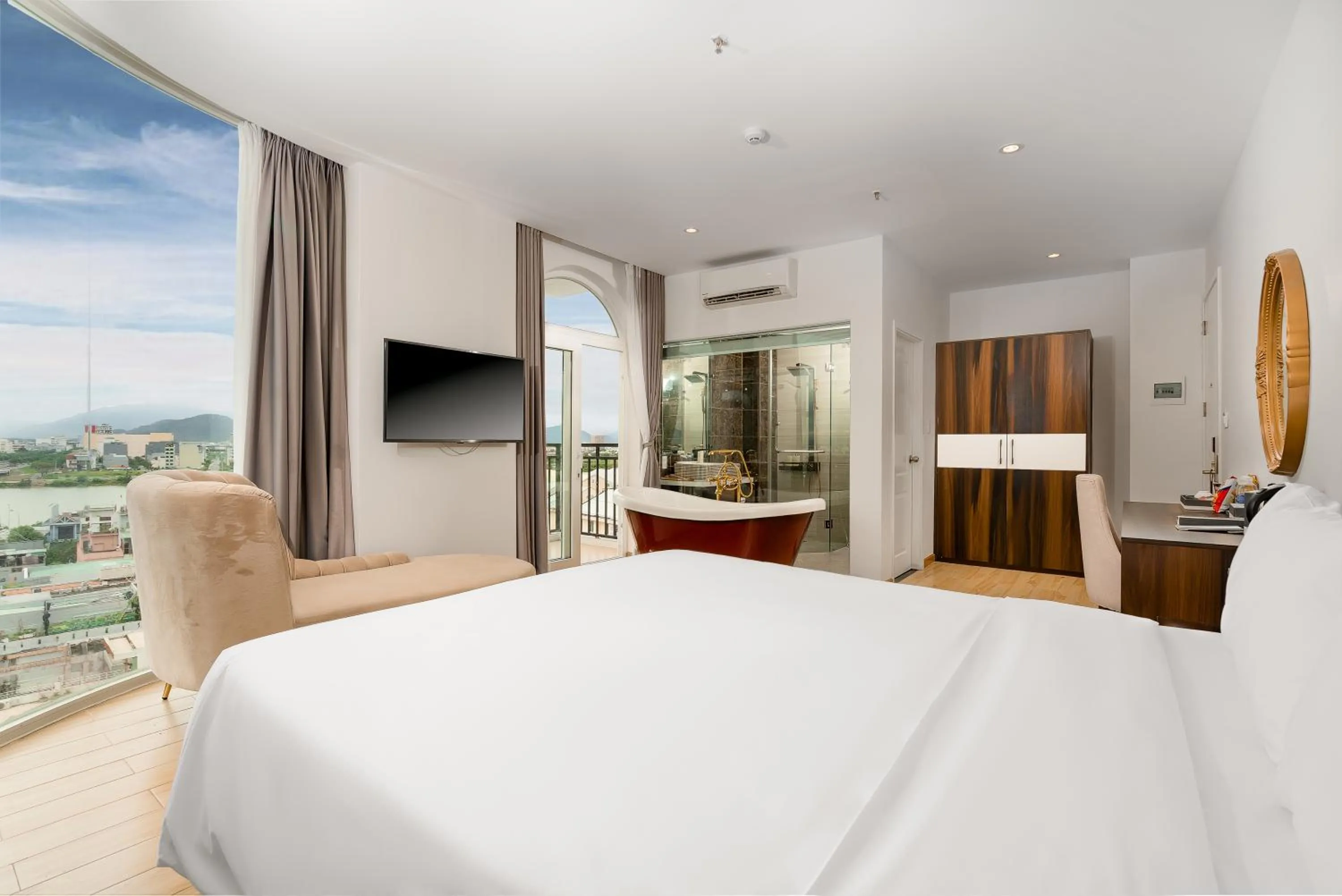 Bed in RHM Luxury Hotel And Suite