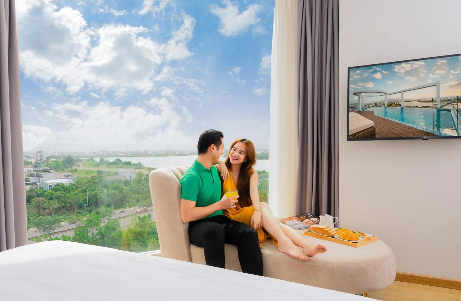 View (from property/room), Bed in RHM Luxury Hotel And Suite