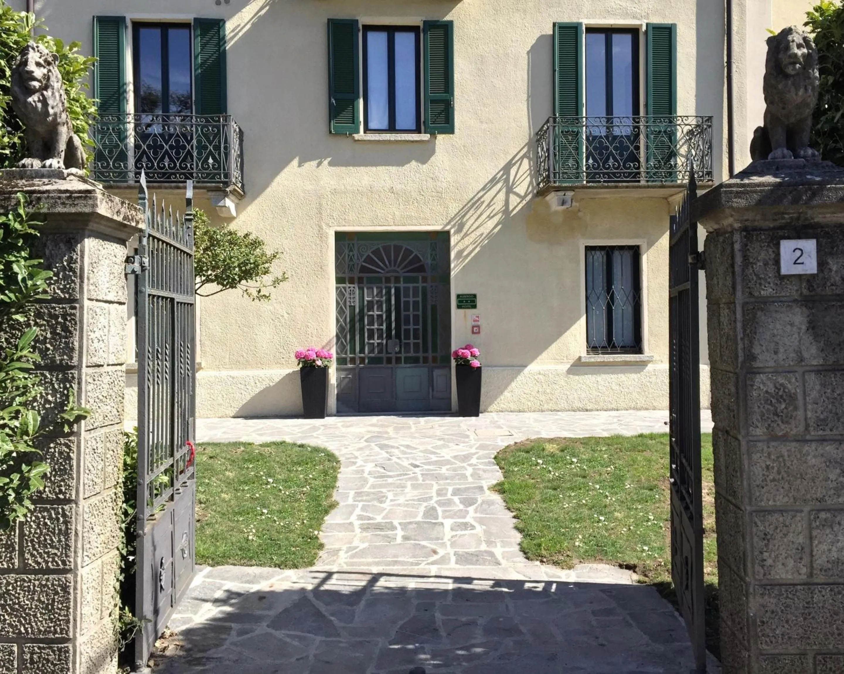 Facade/entrance in Hotel Villa San Fedele
