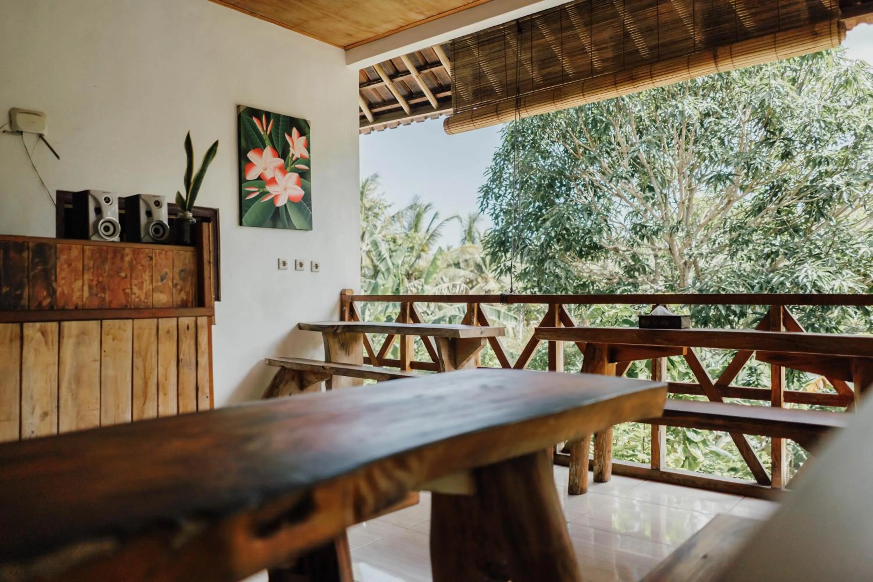 Restaurant/places to eat in Temeling Jungle Inn