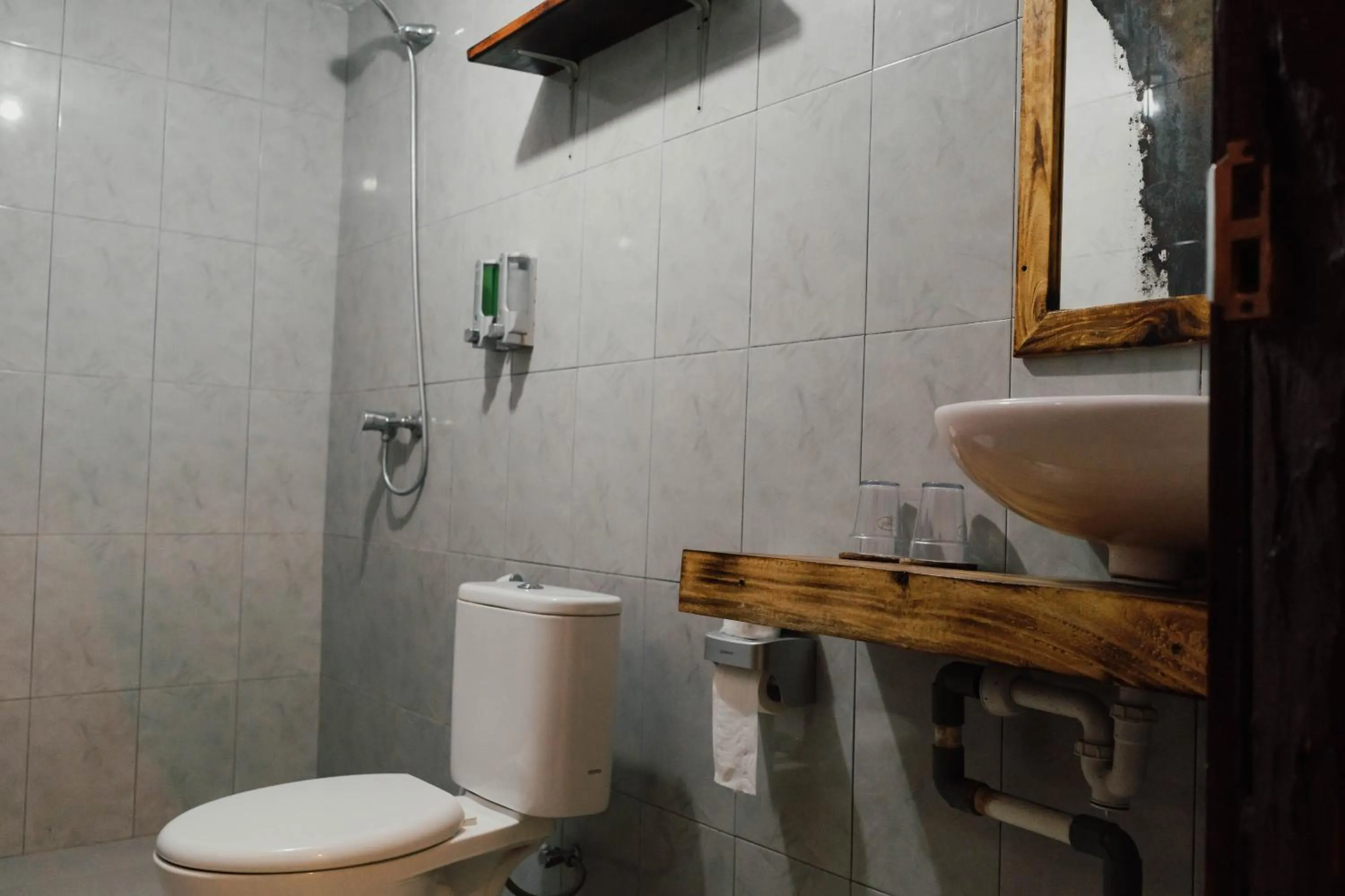 Shower in Temeling Jungle Inn