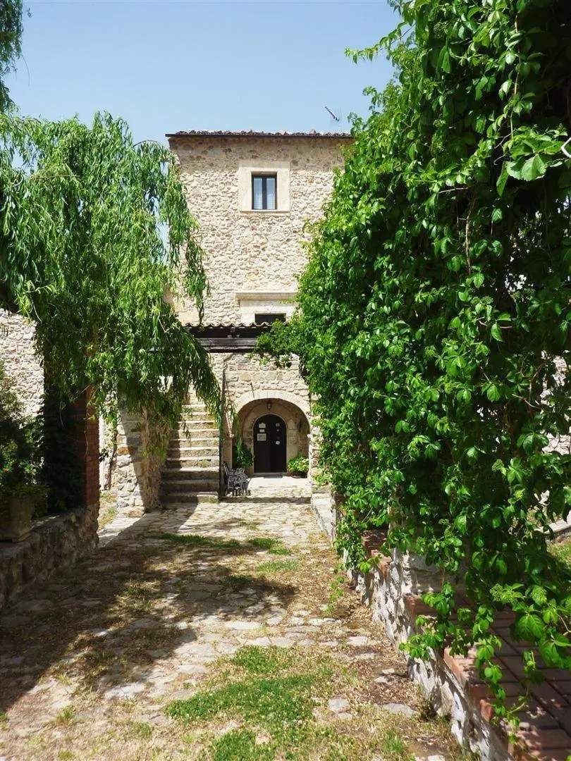 Property building in Giardino Donna Lavia