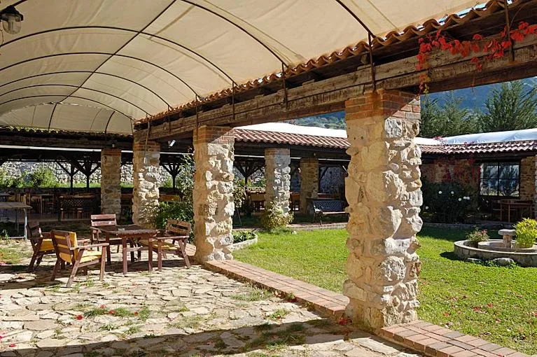 Patio in Giardino Donna Lavia