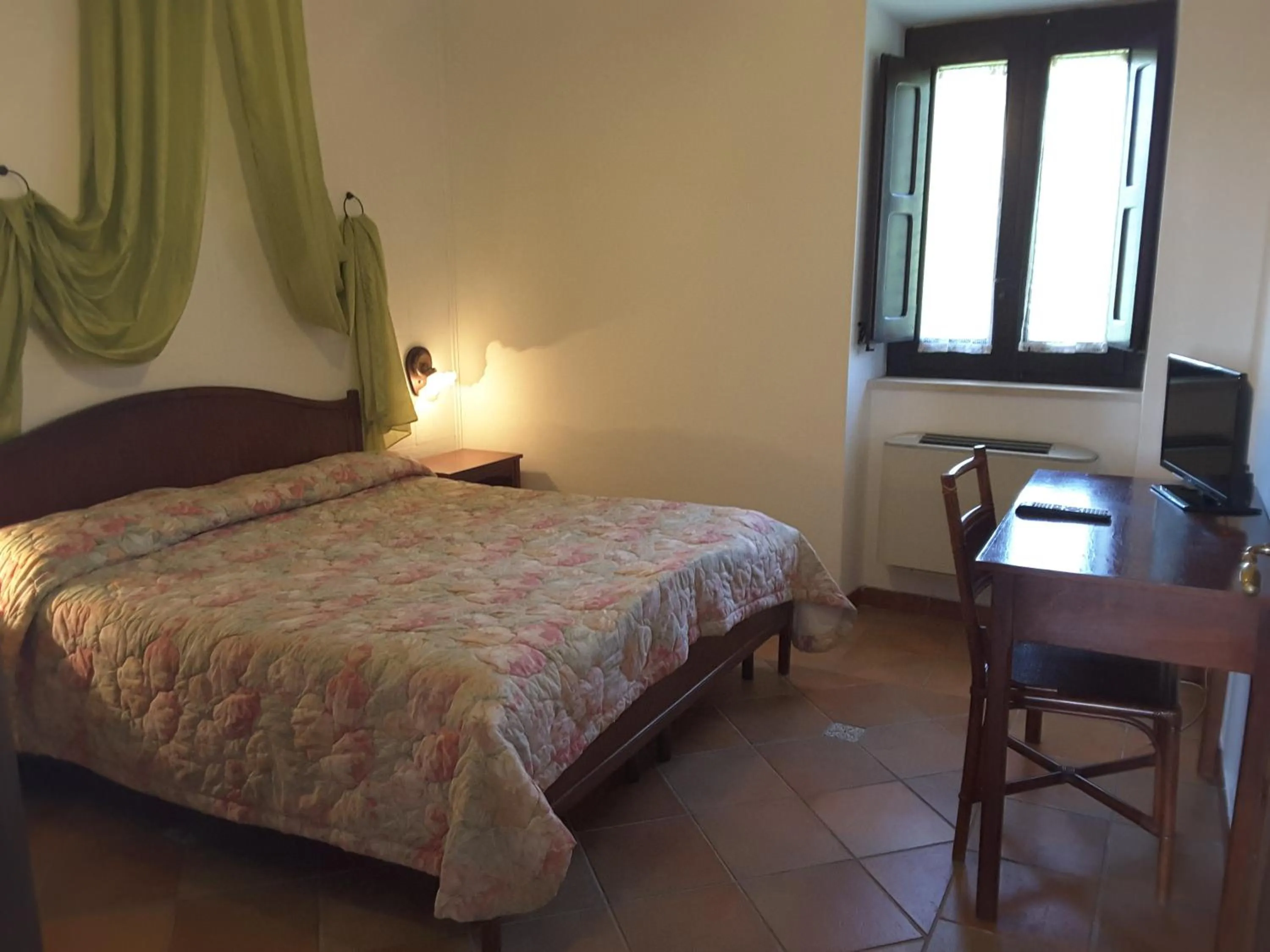 Bedroom, Bed in Giardino Donna Lavia