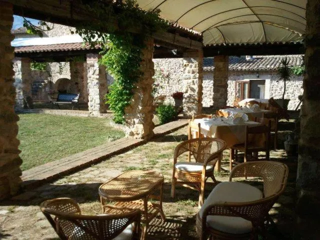 Restaurant/places to eat in Giardino Donna Lavia
