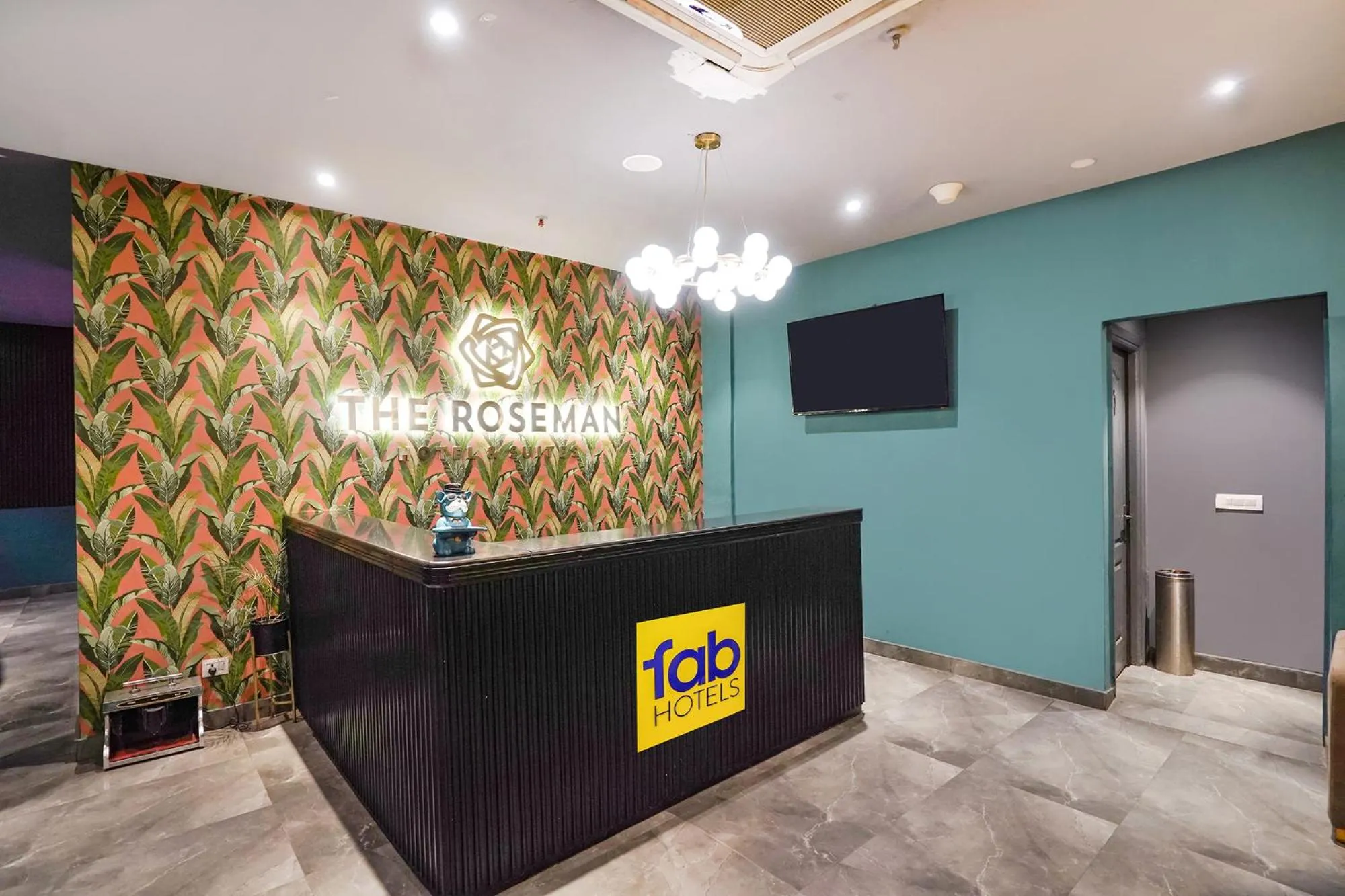 Lobby or reception in FabHotel Prime Cloud 9 Delhi NCR