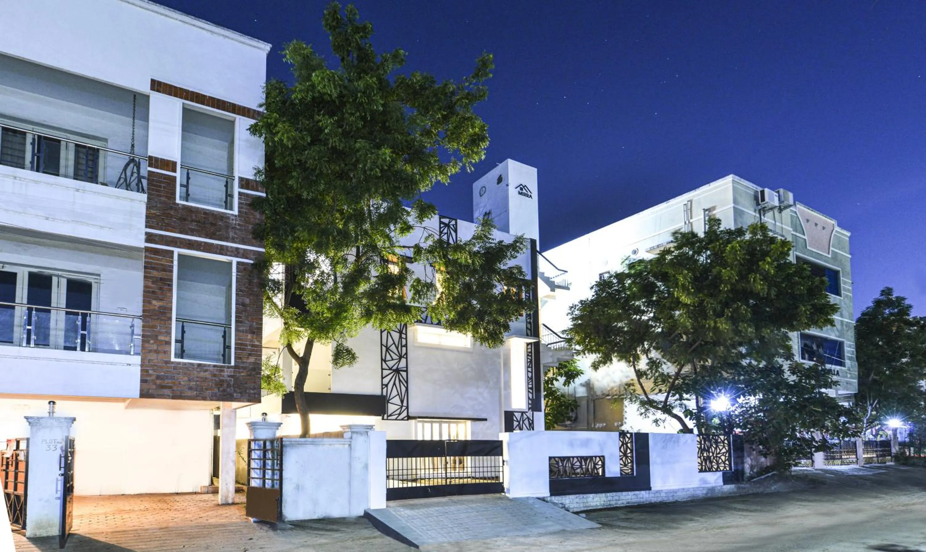 Property building in Itsy Hotels Mirra