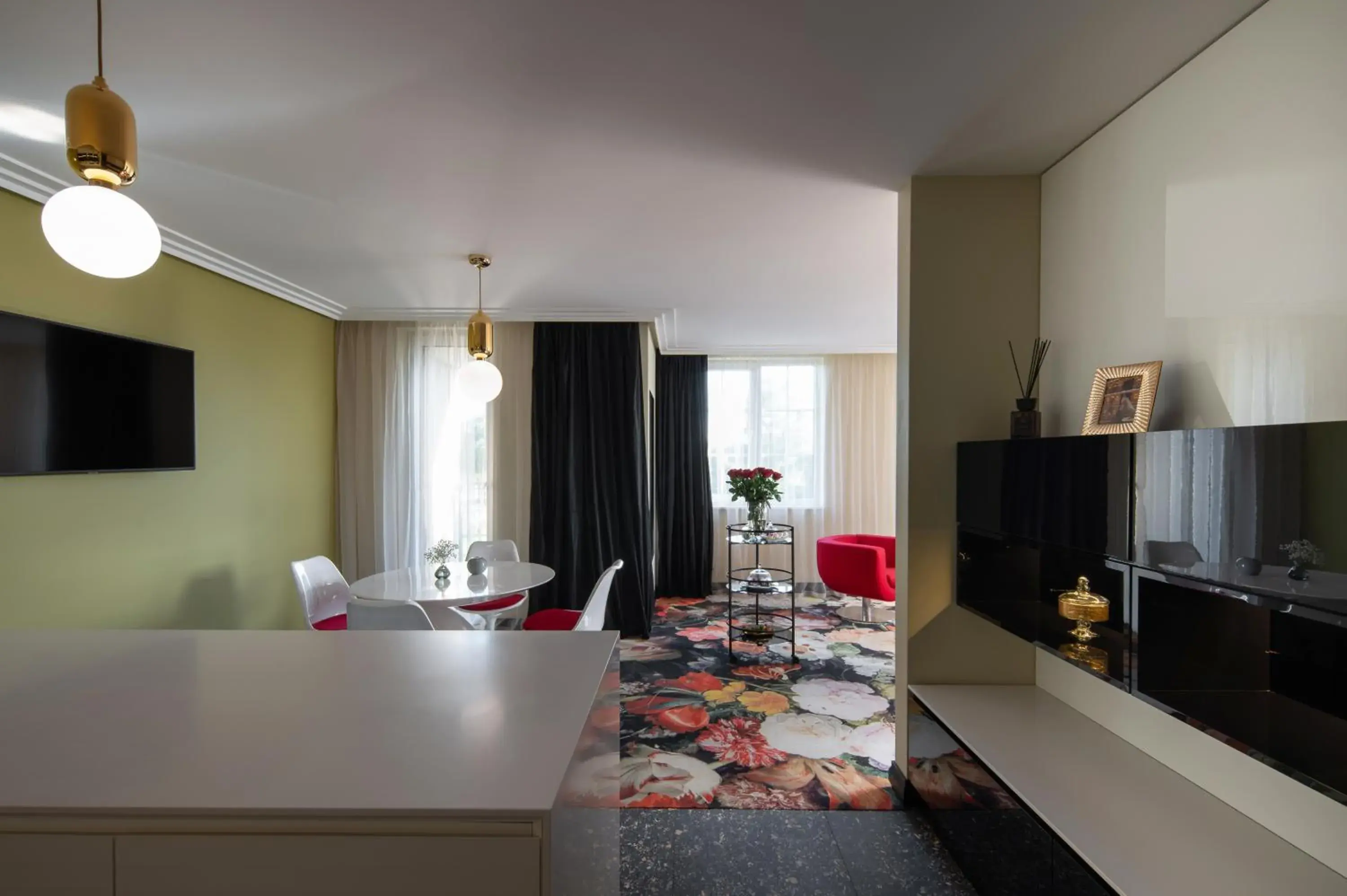 Deluxe Family Suite with Kitchen in Amsterdam Plaza Hotel & SPA Deluxe Family Suite with Kitchen in Amsterdam Plaza Hotel & SPA