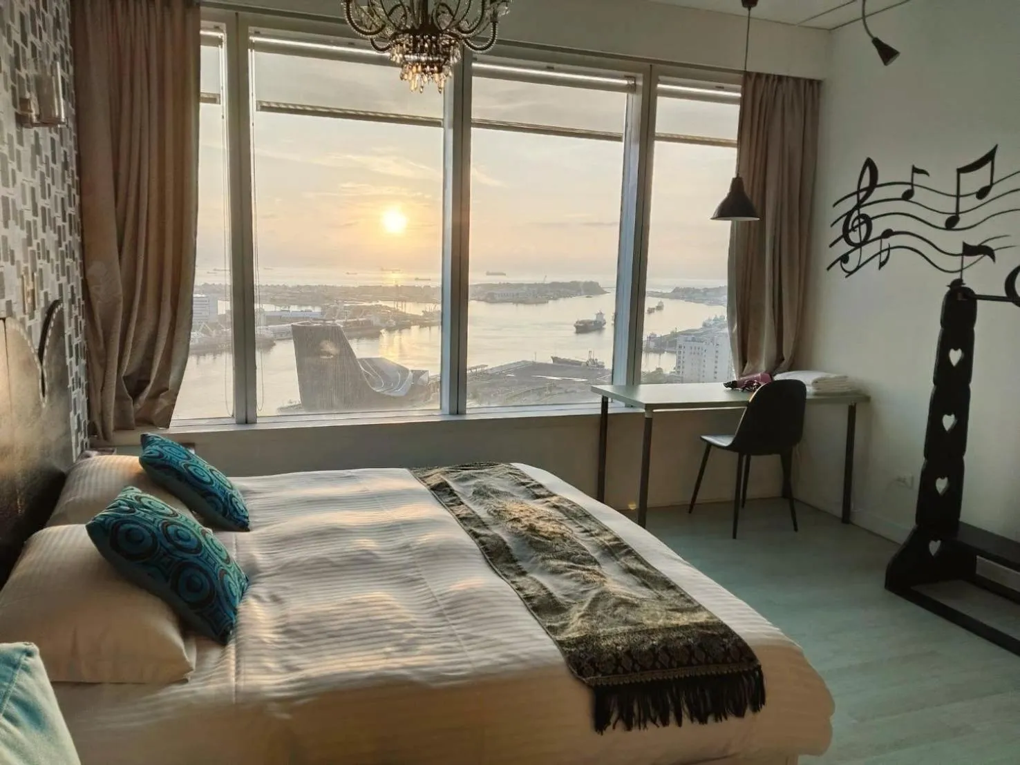 Photo of the whole room, Bed in 85 Cape Inn