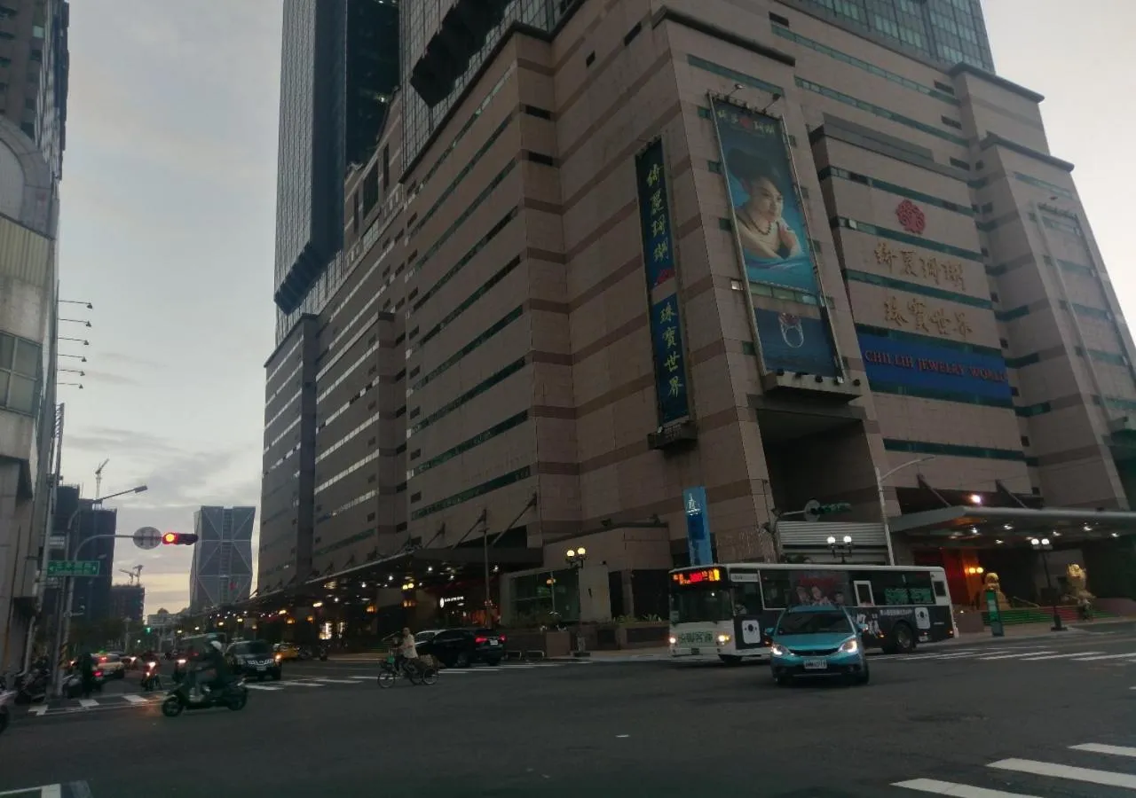 Property building in 85 Cape Inn