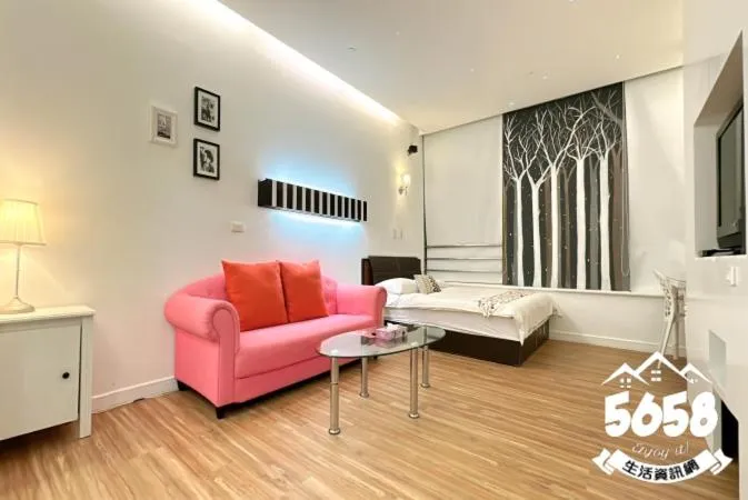 Photo of the whole room, Bed in 85 Cape Inn