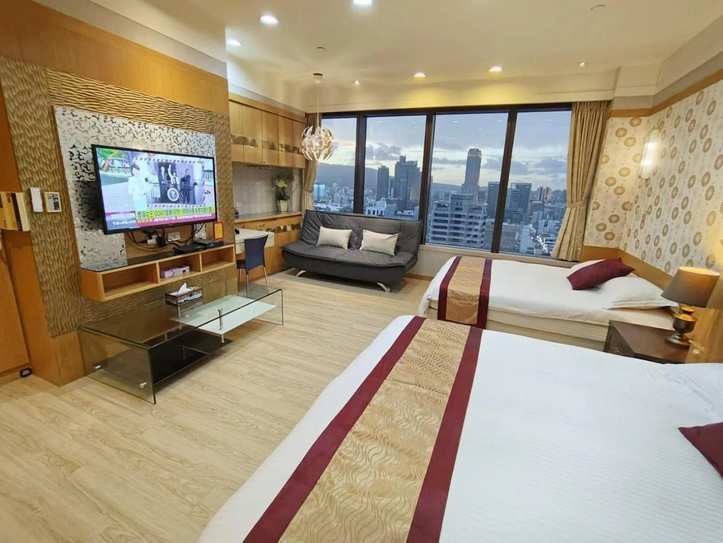 Photo of the whole room, Bed in 85 Cape Inn