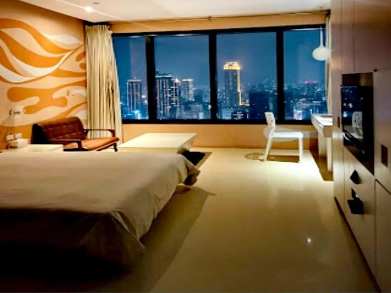 Living room, Bed in 85 Cape Inn