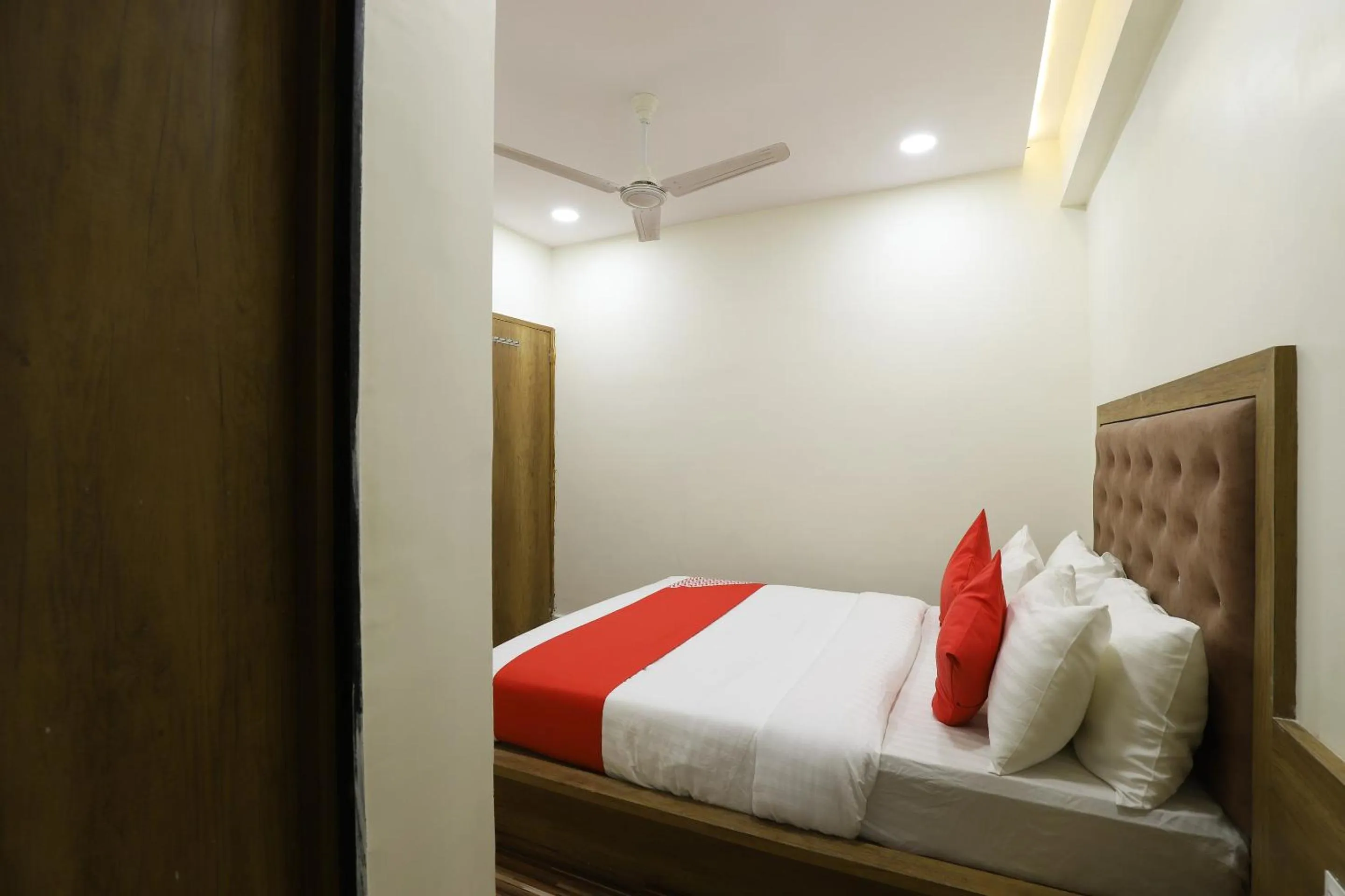 Bedroom, Bed in Hotel O Shubham Inn
