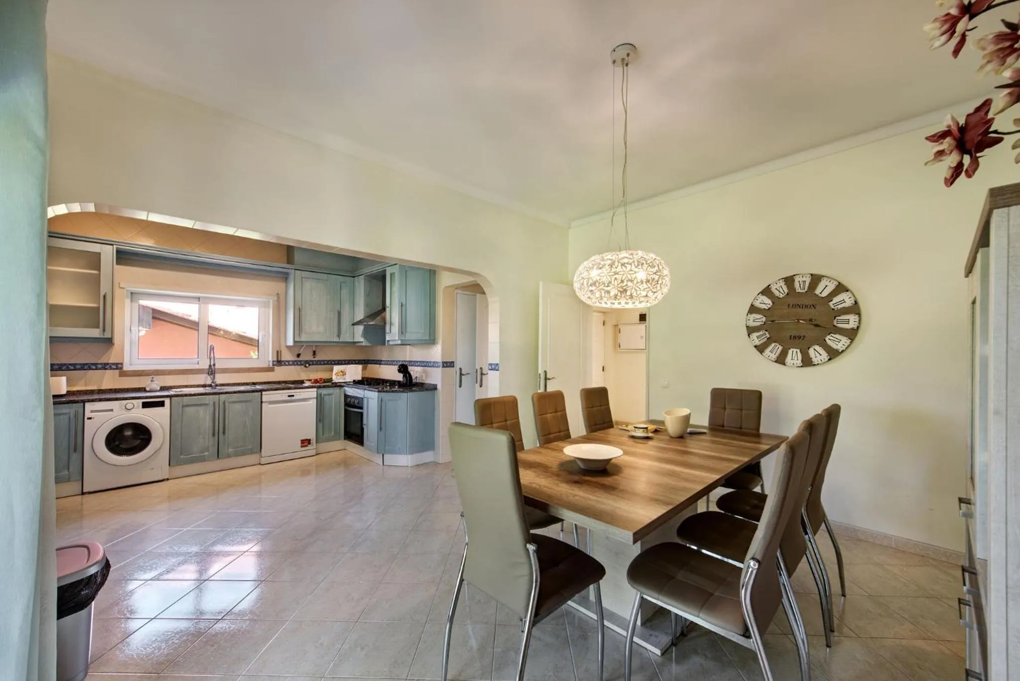 Dining area in Charming Villa With Private Pool in Vibrant Vilamoura, Free AC and Wifi