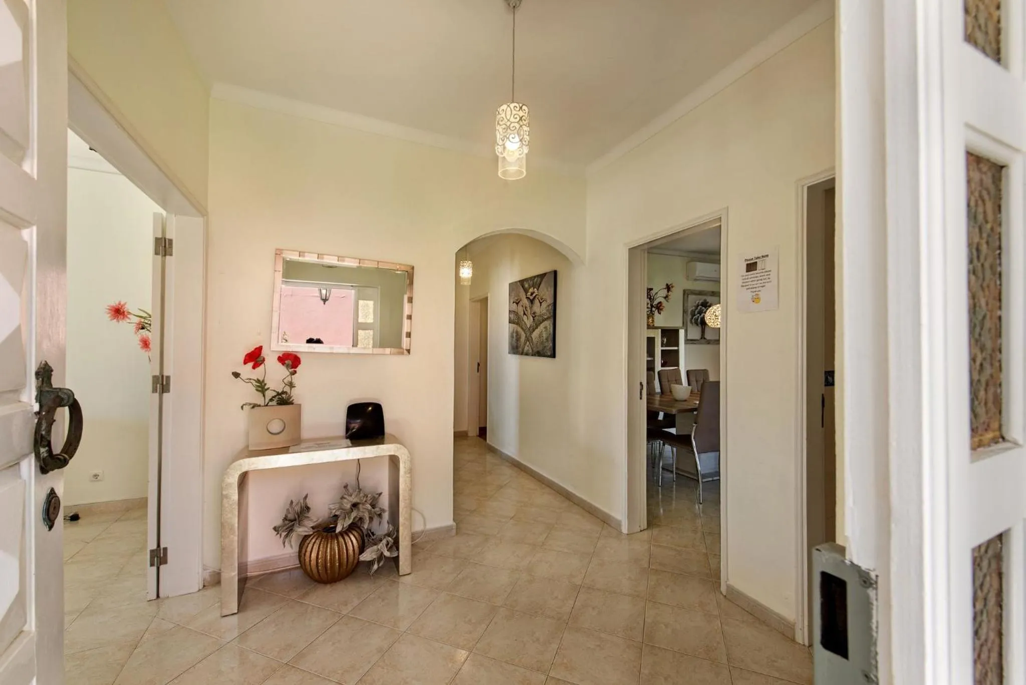 Living room in Charming Villa With Private Pool in Vibrant Vilamoura, Free AC and Wifi