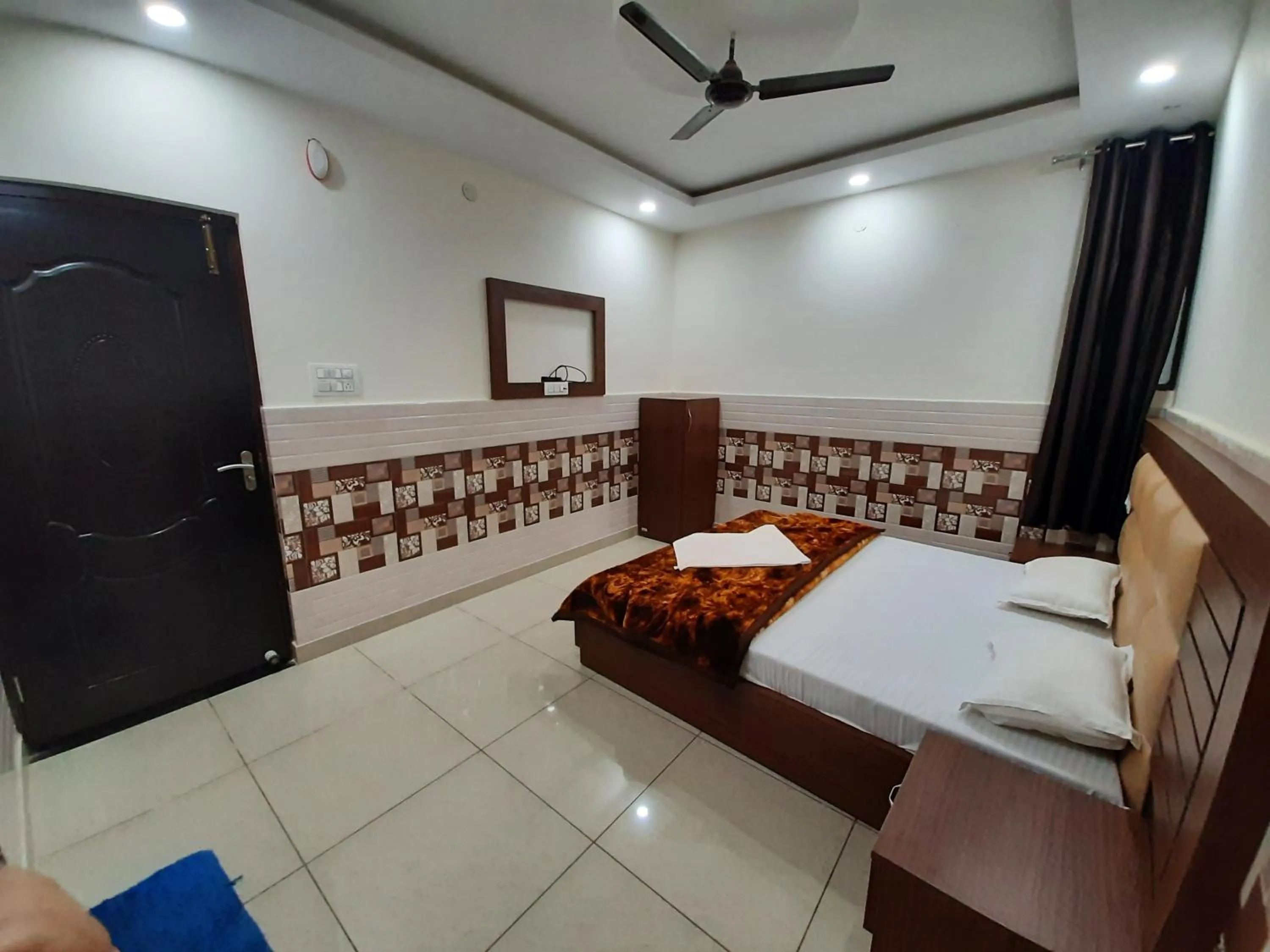 Photo of the whole room, Bed in Abrol residency