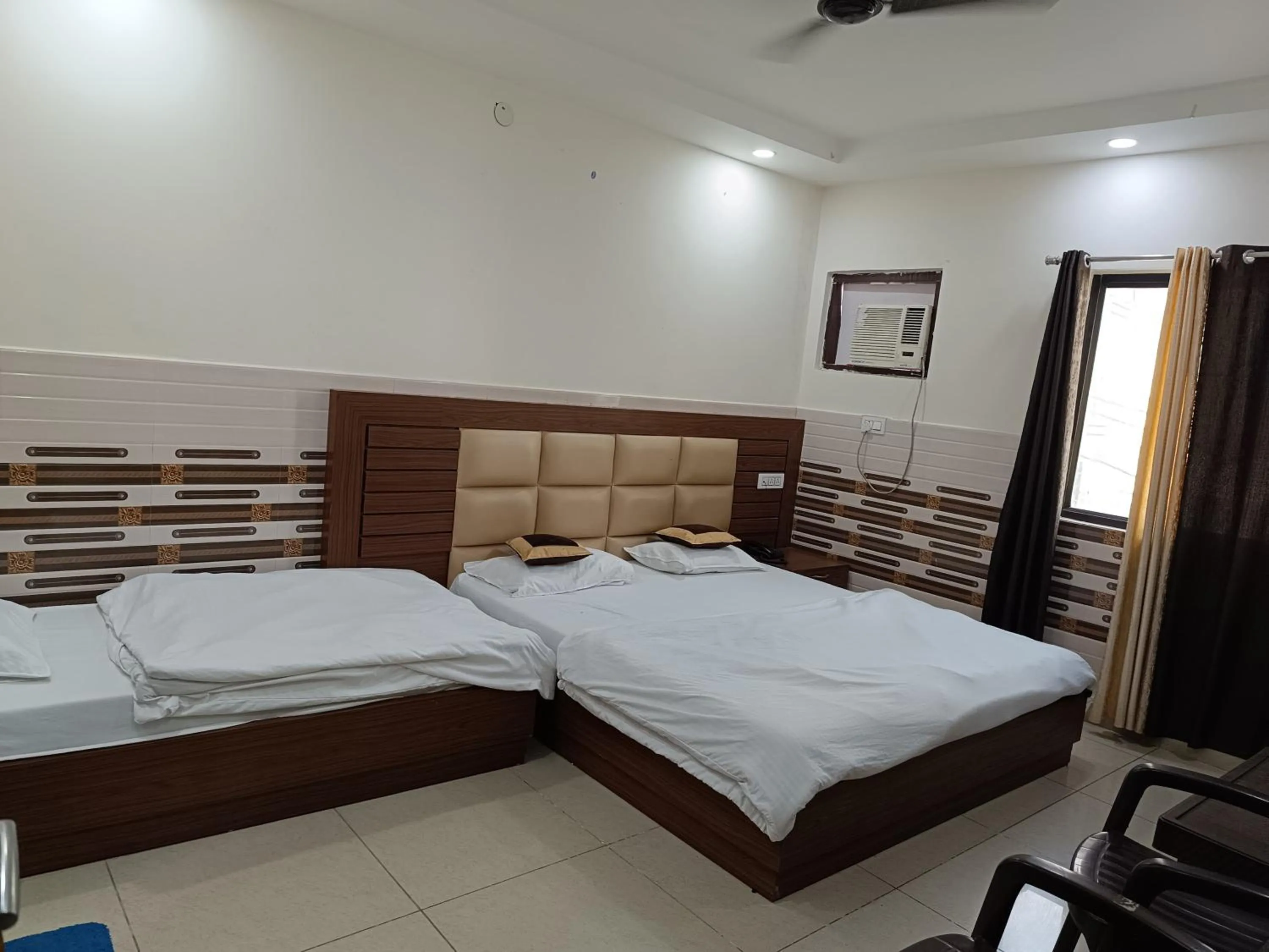 Bed in Abrol residency