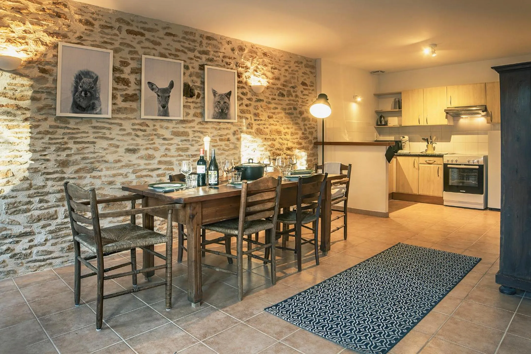 Dining area in Gites La Source