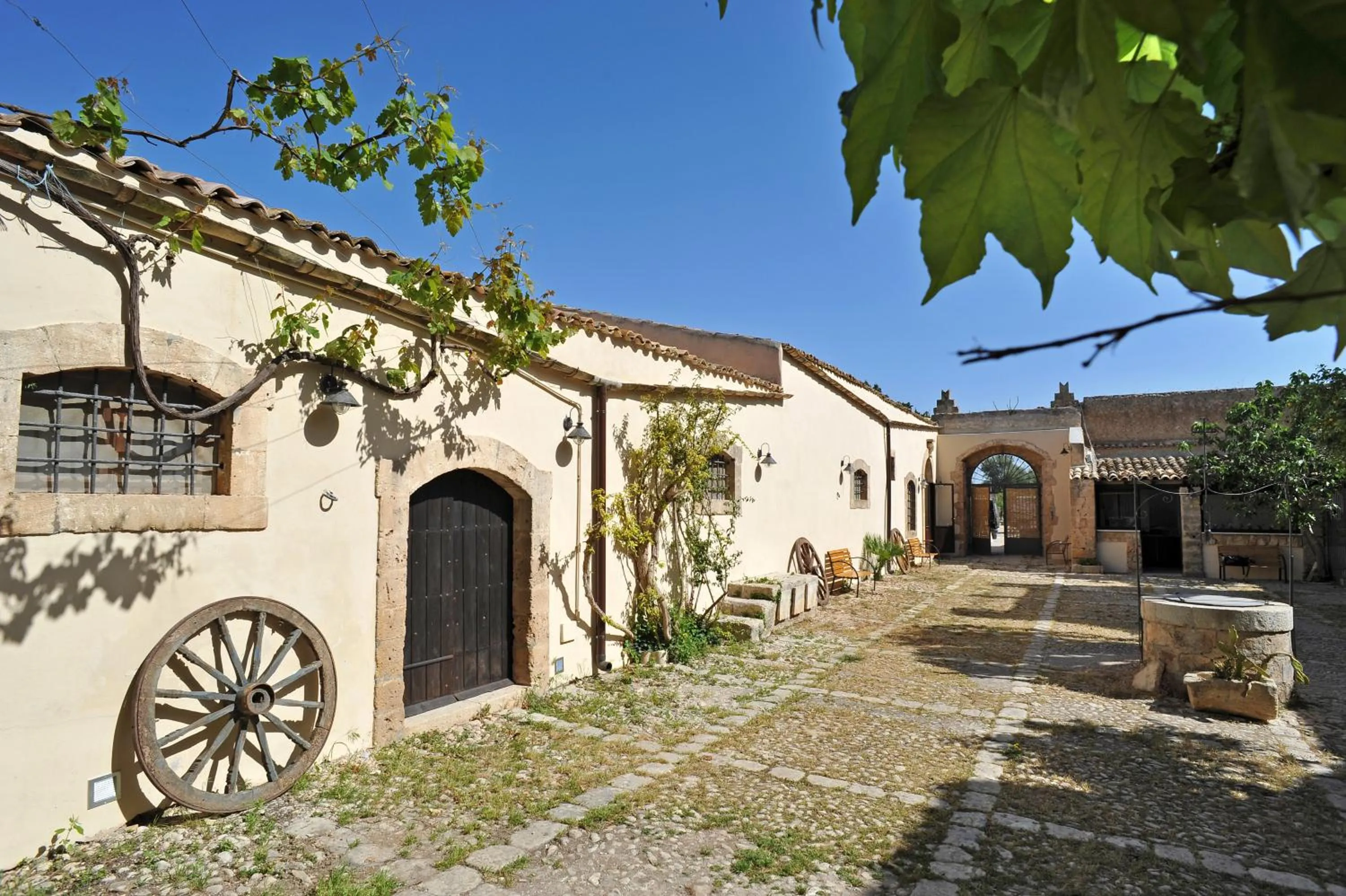 Facade/entrance in Baglio Siciliamo Country House