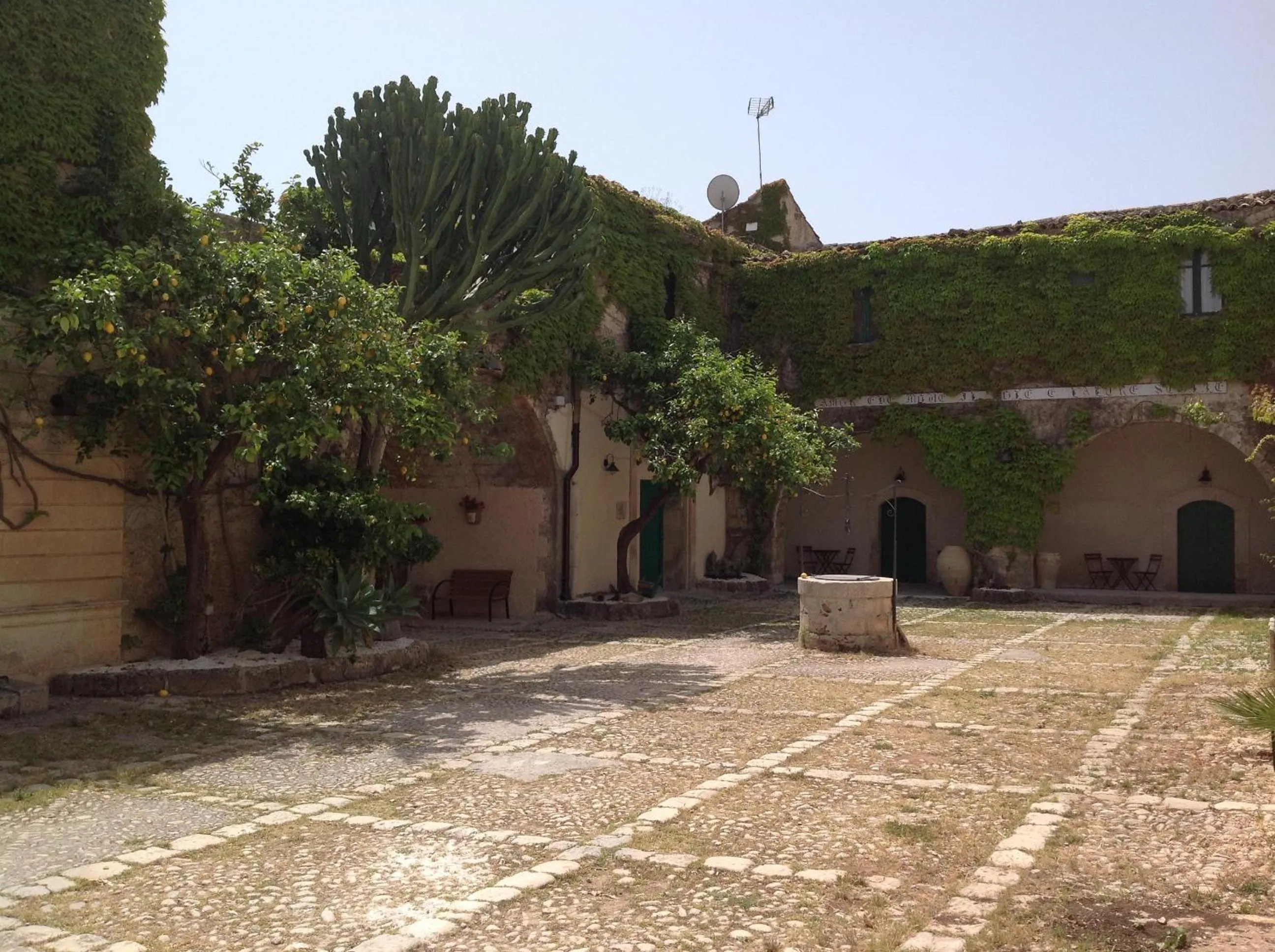Facade/entrance in Baglio Siciliamo Country House